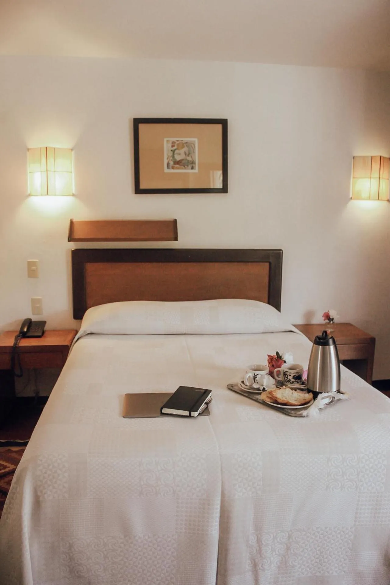 Photo of the whole room, Bed in Hotel Ilebal Cuernavaca Centro - lugar con encanto!