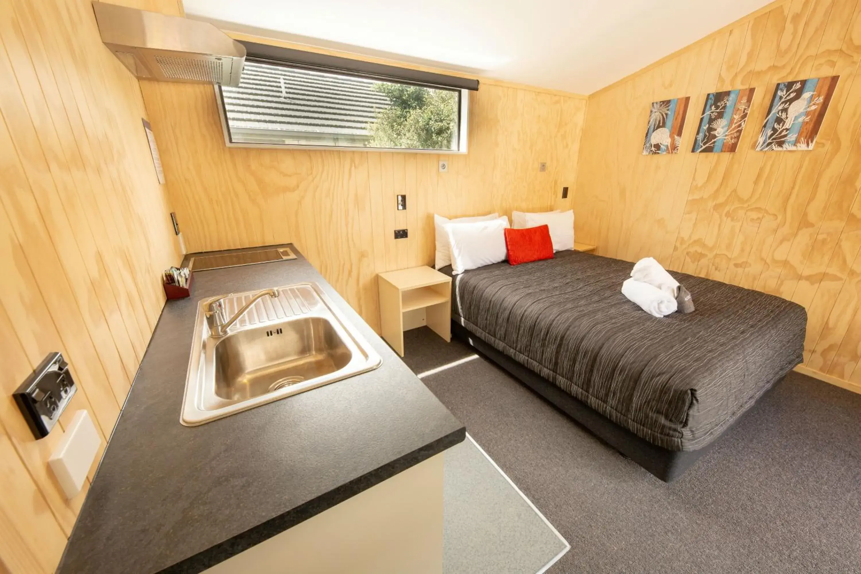 Queen Studio in Queenstown Top 10 Holiday Park Queen Studio in Queenstown Top 10 Holiday Park