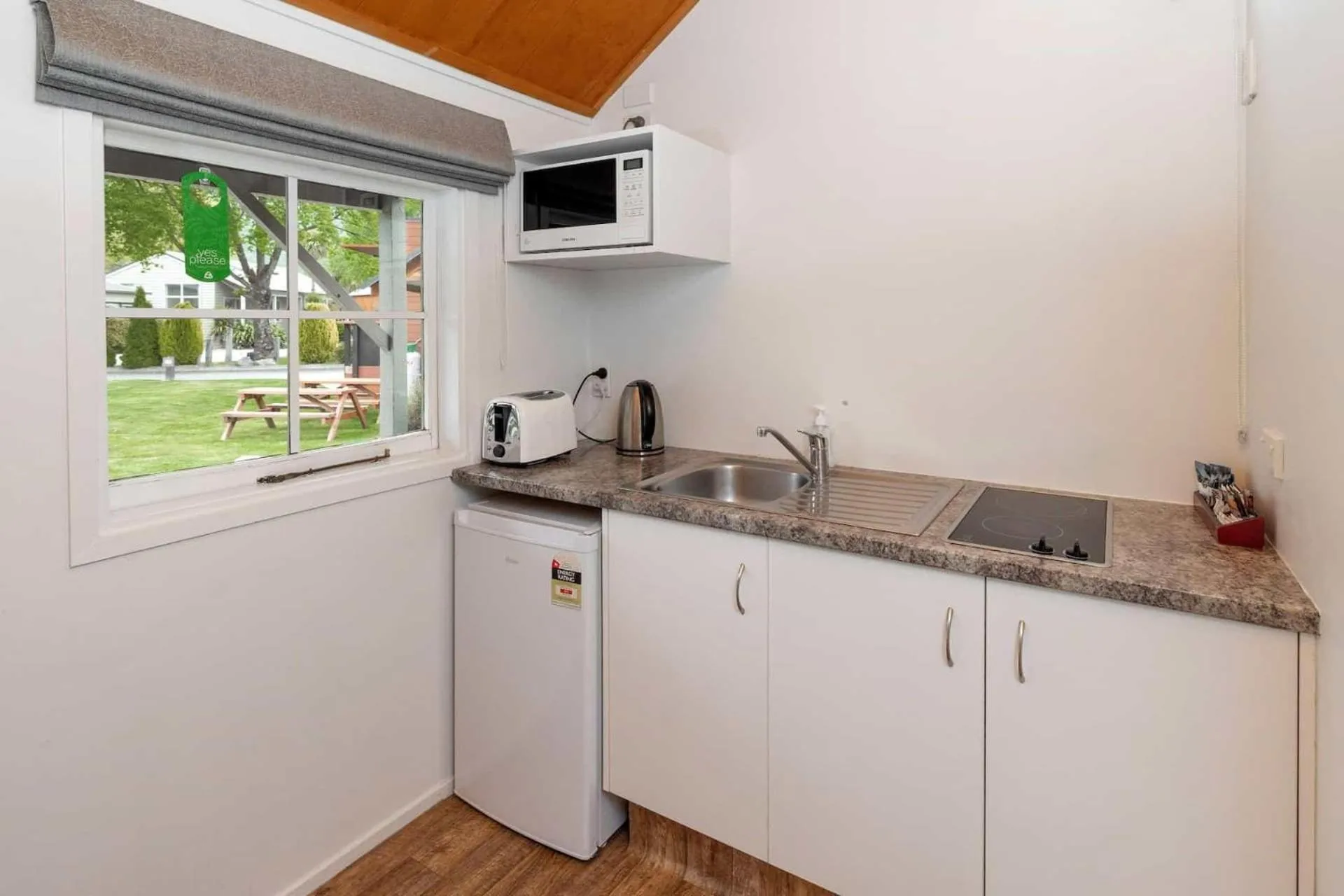 Kitchen or kitchenette in Queenstown Top 10 Holiday Park