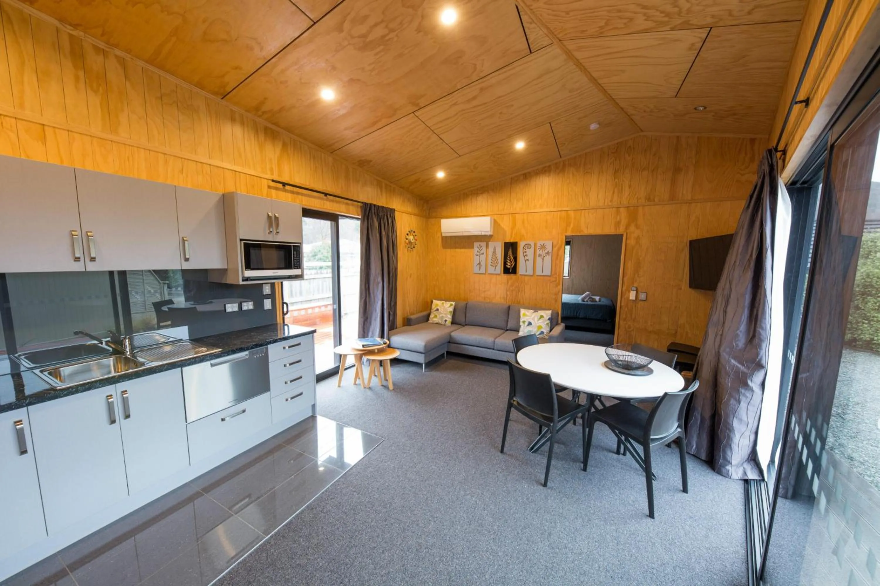 Kitchen or kitchenette in Queenstown Top 10 Holiday Park