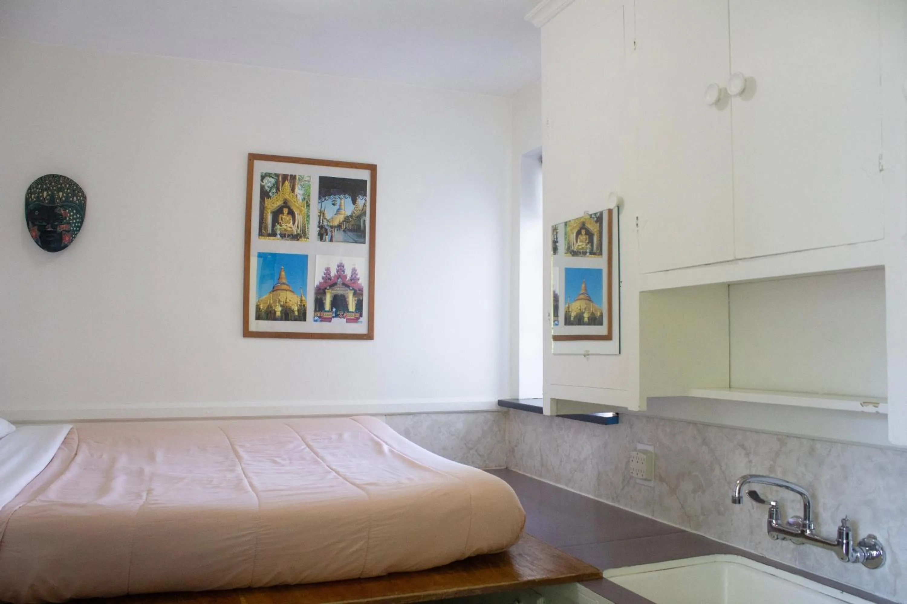 Bed in Ocean Island Inn | Backpackers | Suites