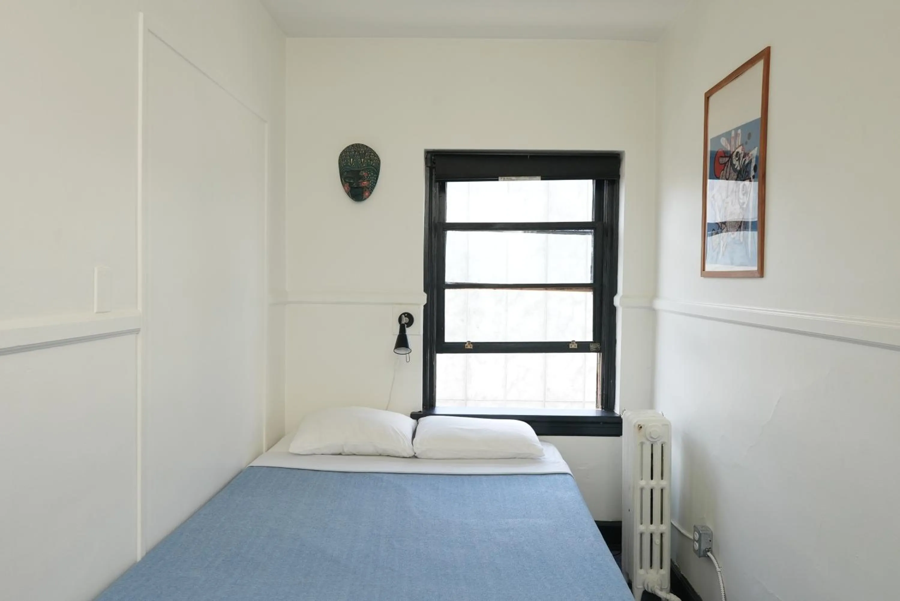 Bed in Ocean Island Inn | Backpackers | Suites