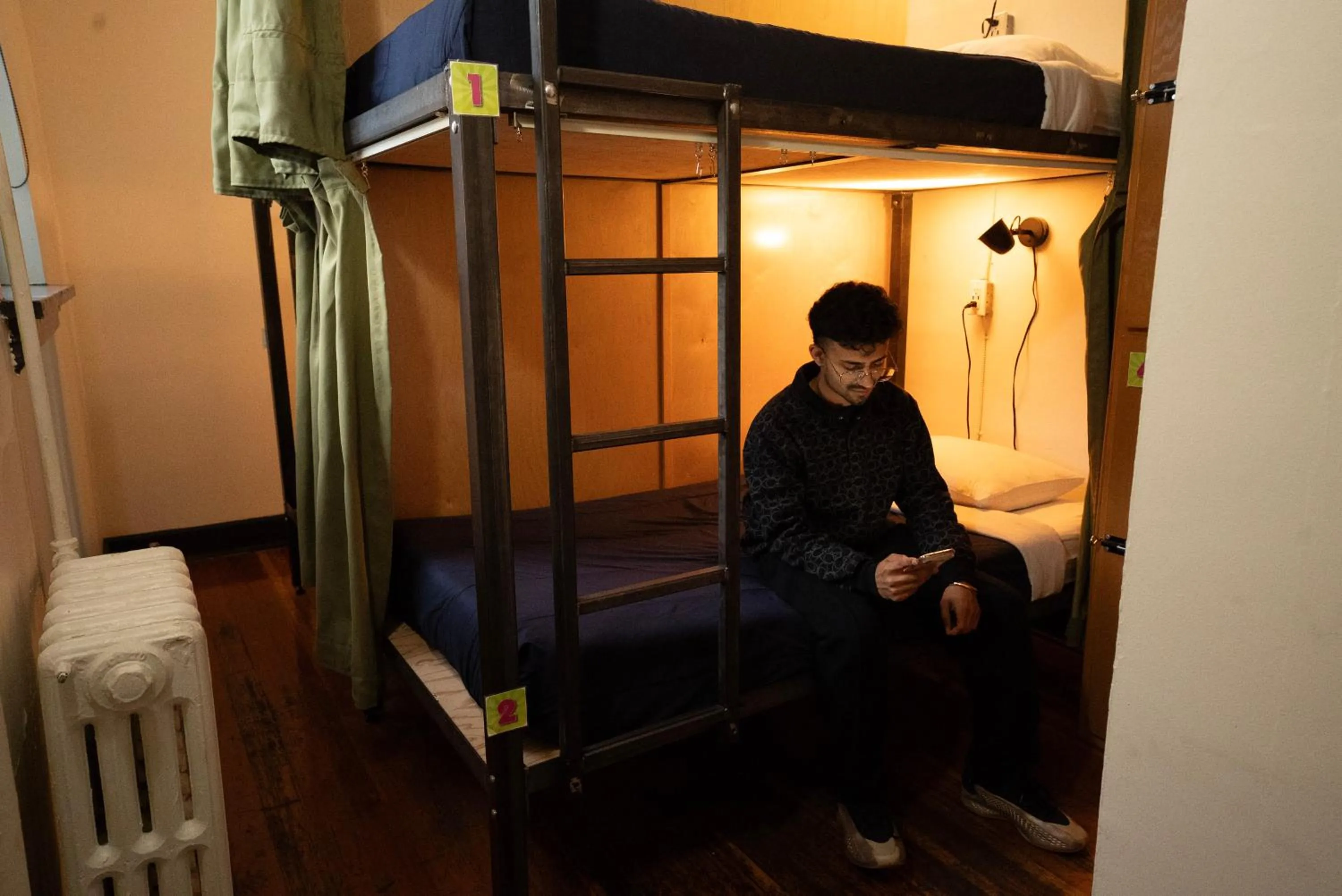 Bed in Ocean Island Inn | Backpackers | Suites