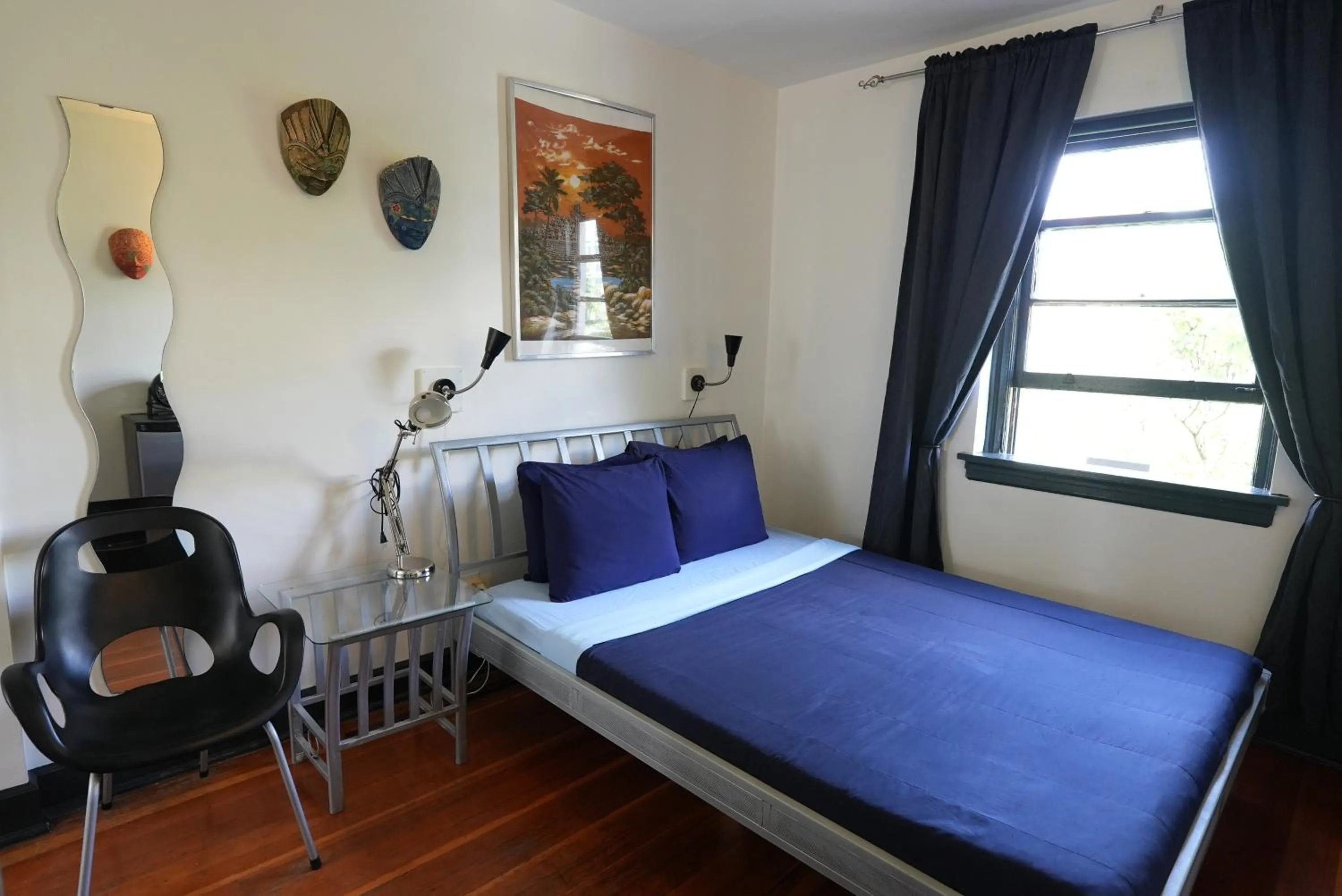 Bedroom, Bed in Ocean Island Inn | Backpackers | Suites