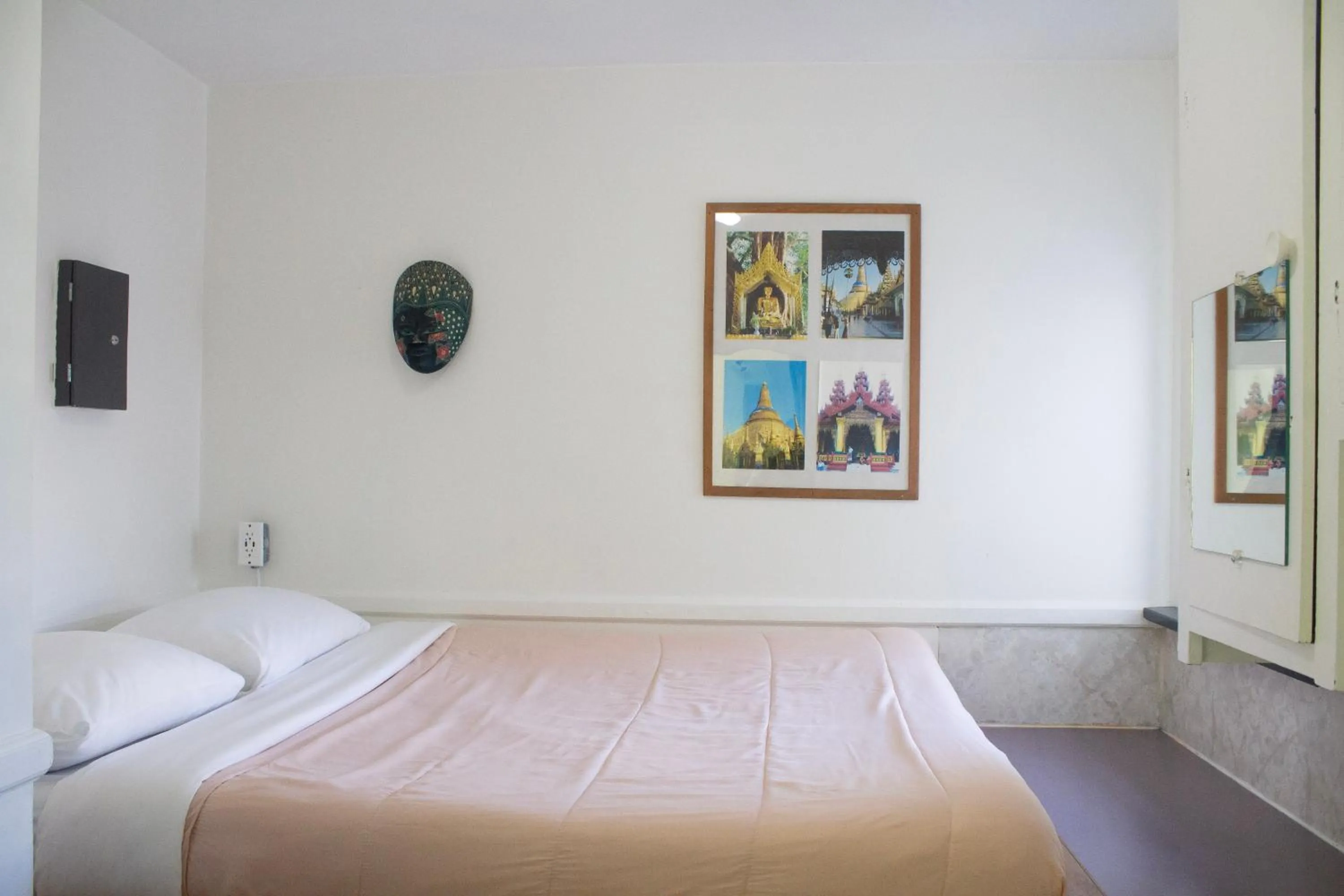 Bed in Ocean Island Inn | Backpackers | Suites
