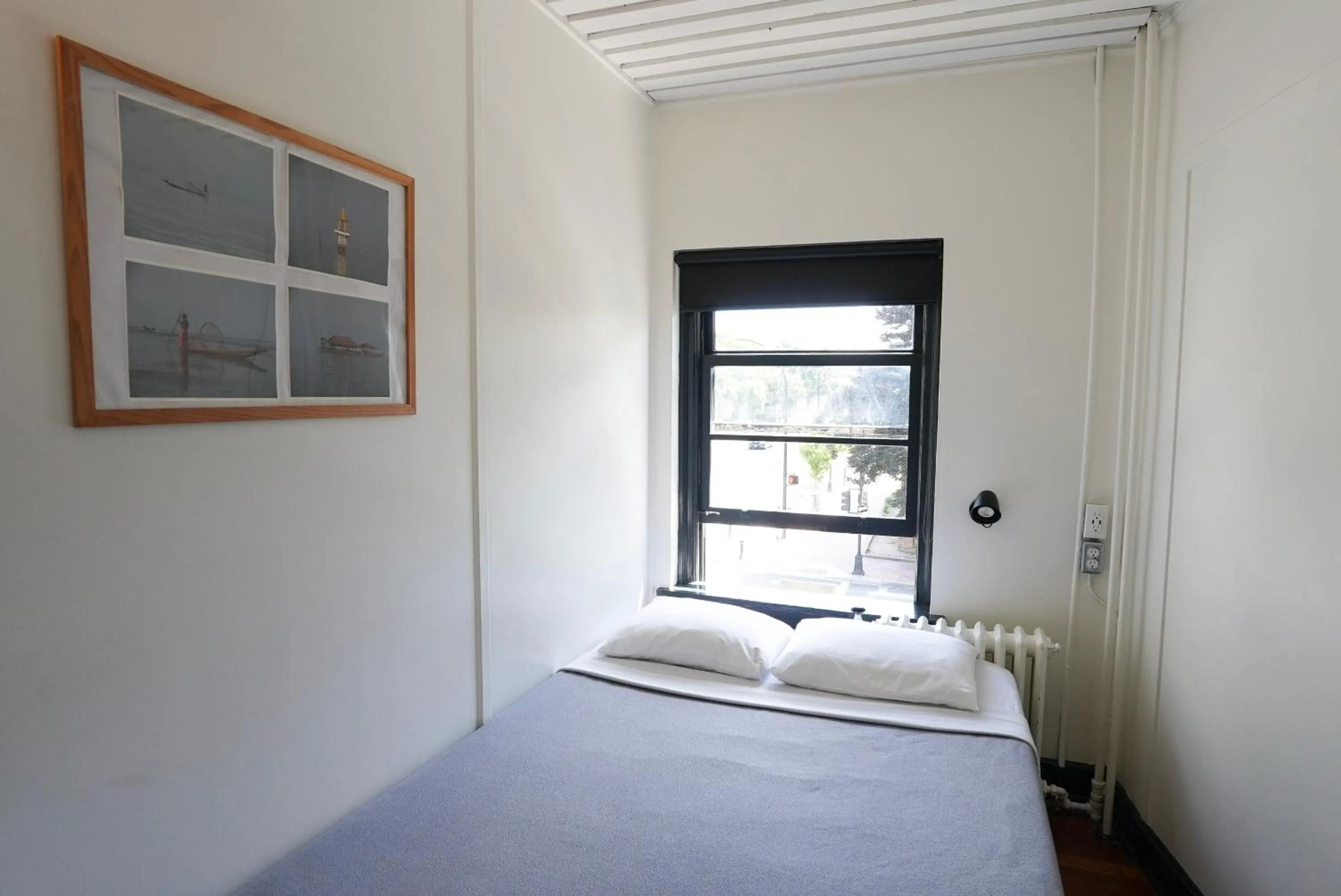 Bed in Ocean Island Inn | Backpackers | Suites