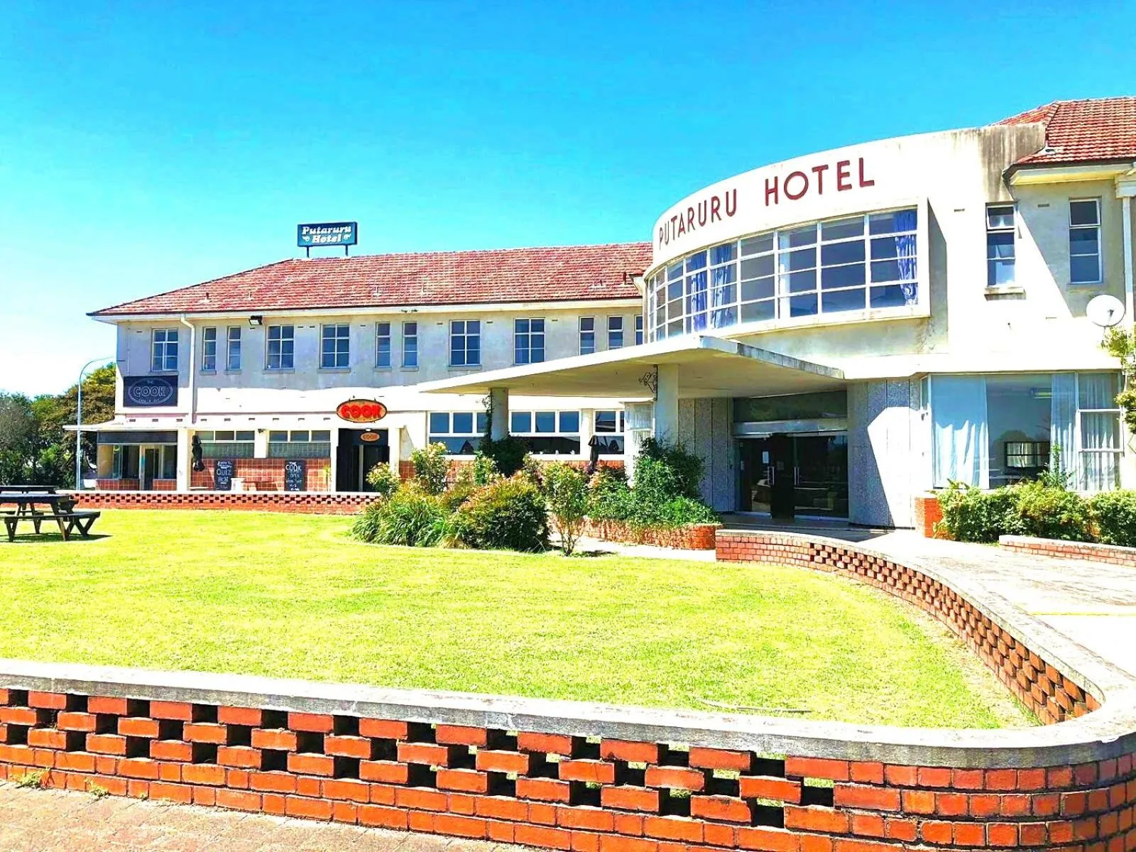 Facade/entrance in Putaruru Hotel