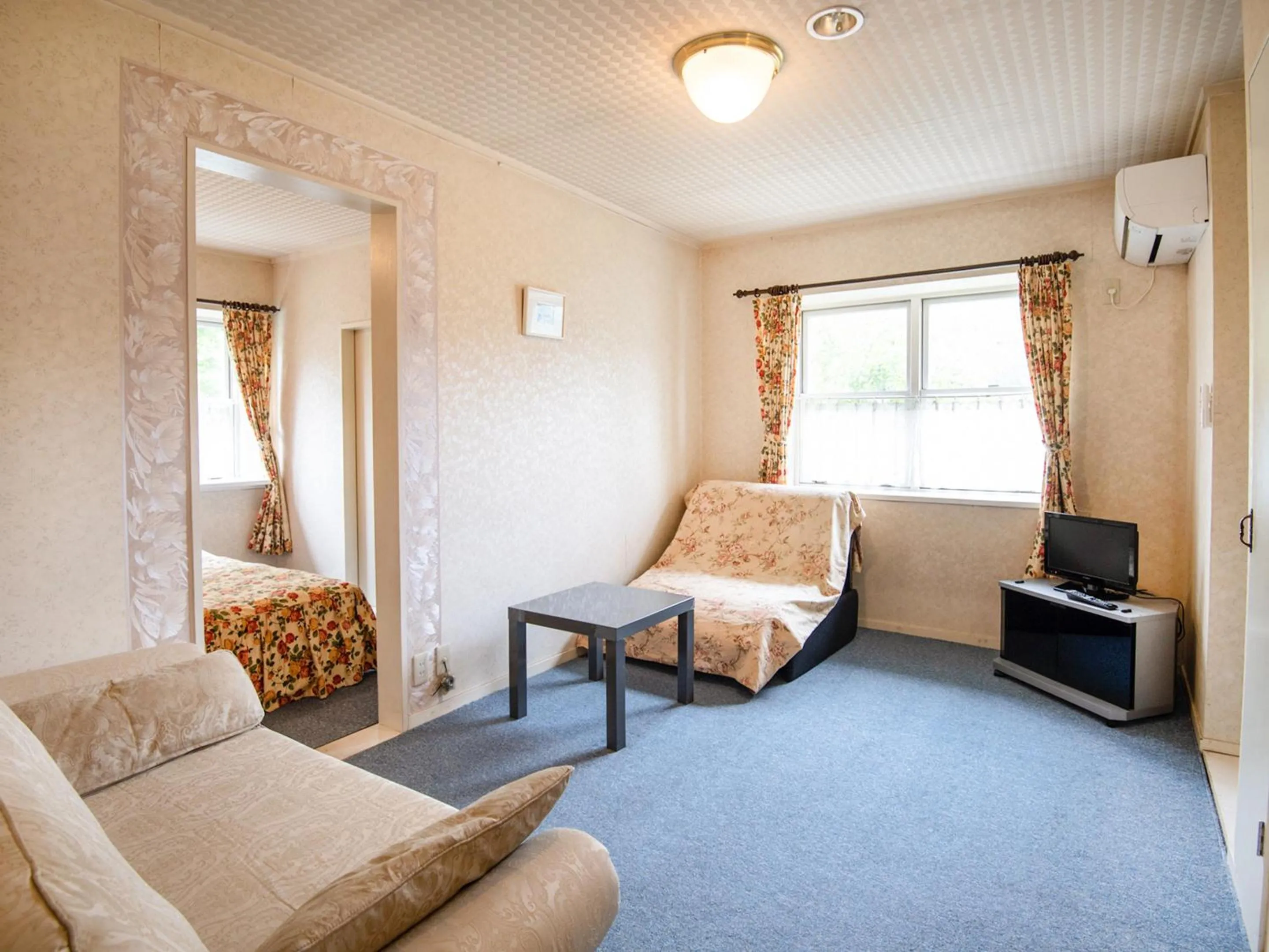 Living room, Bed in Gasthof Ami