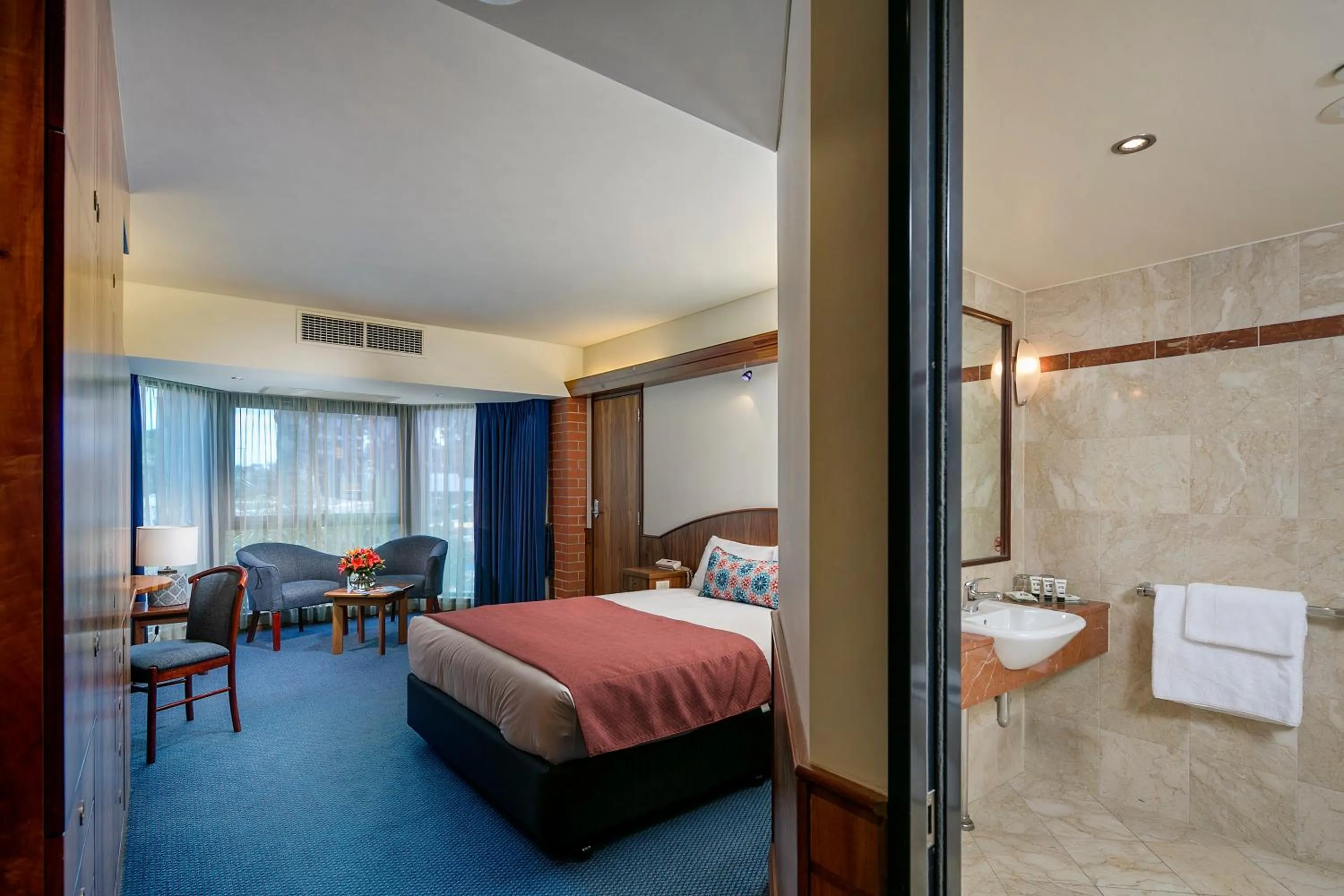Bathroom, Bed in Arkaba Hotel