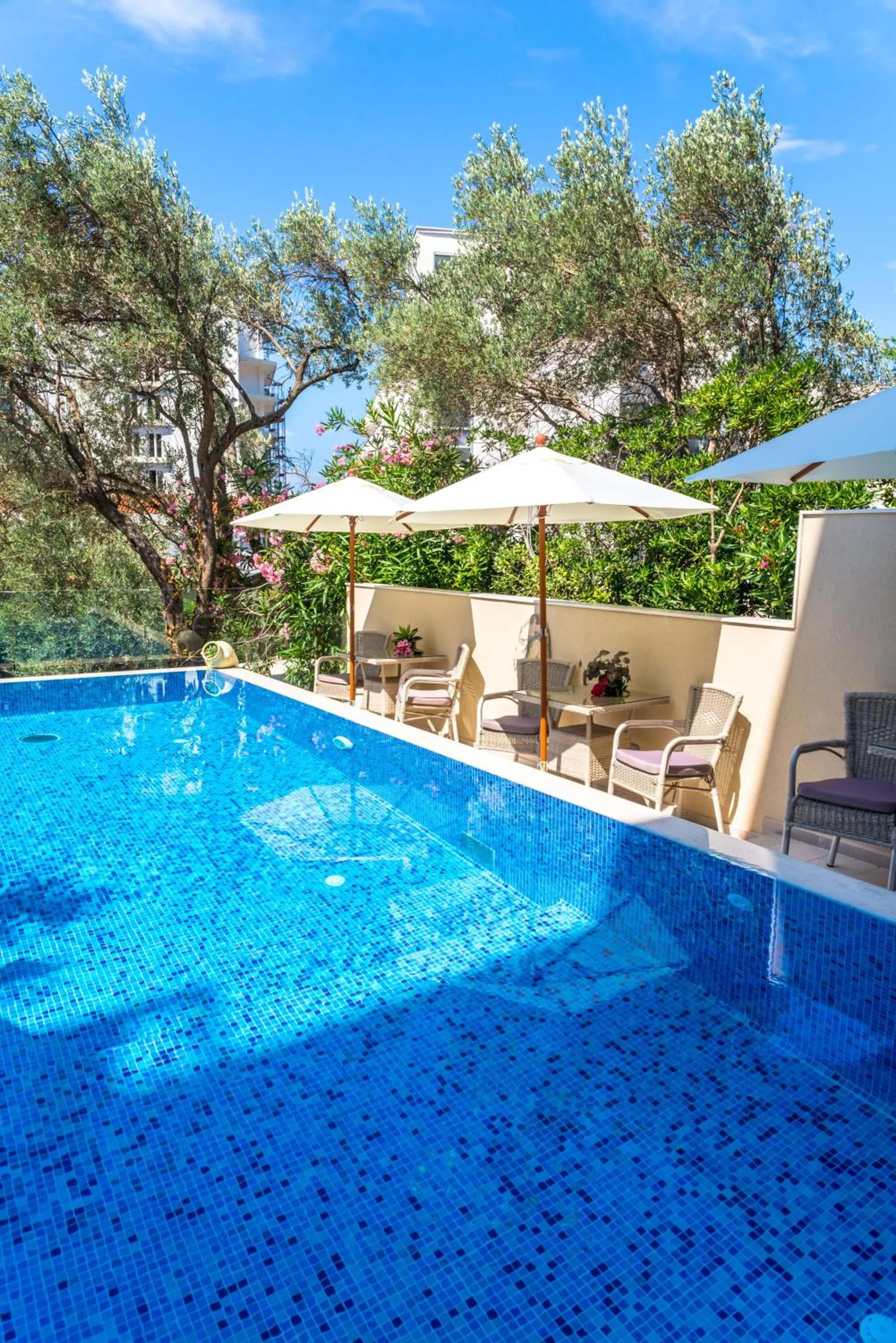 Swimming pool in B&B Amfora