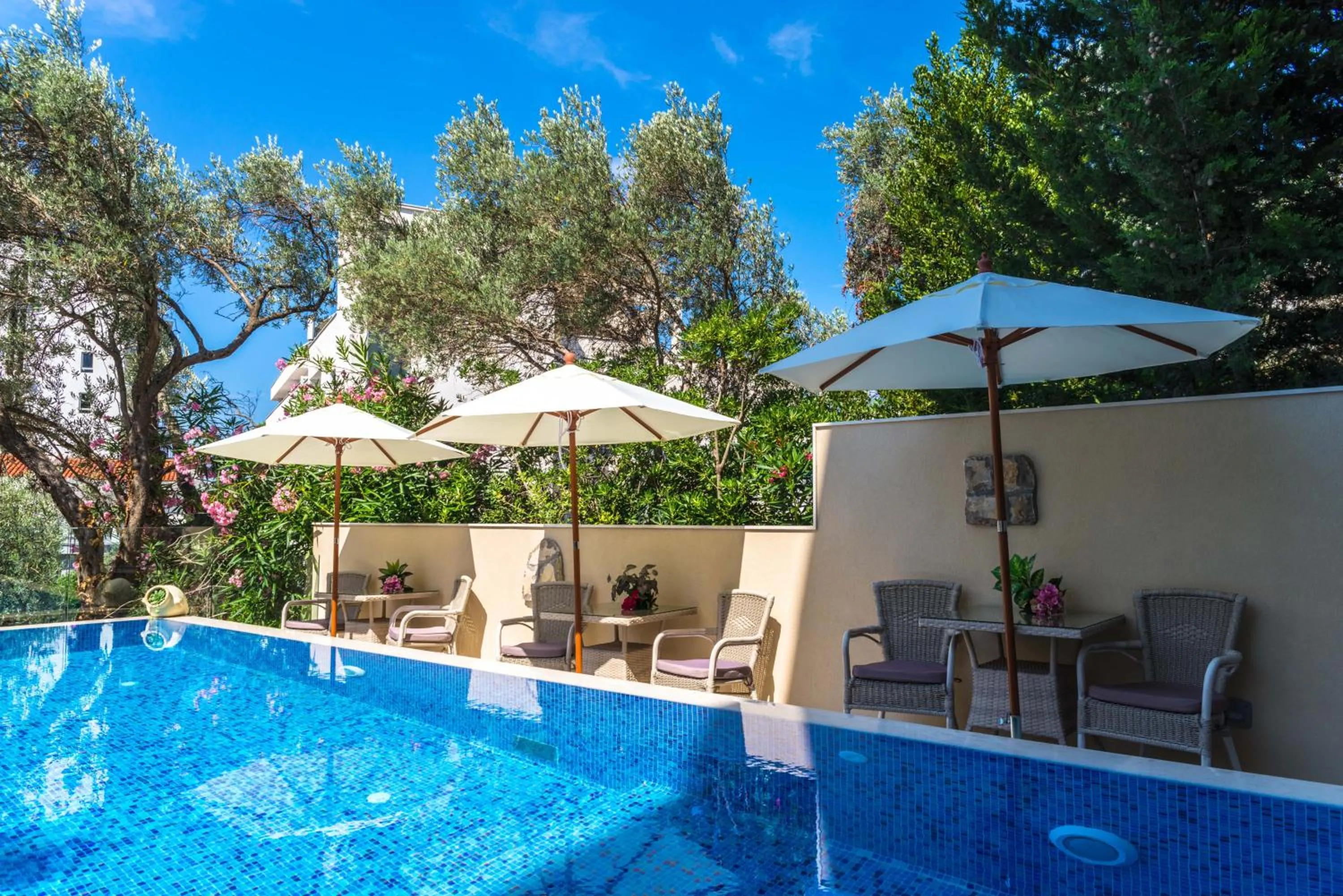 Swimming pool in B&B Amfora