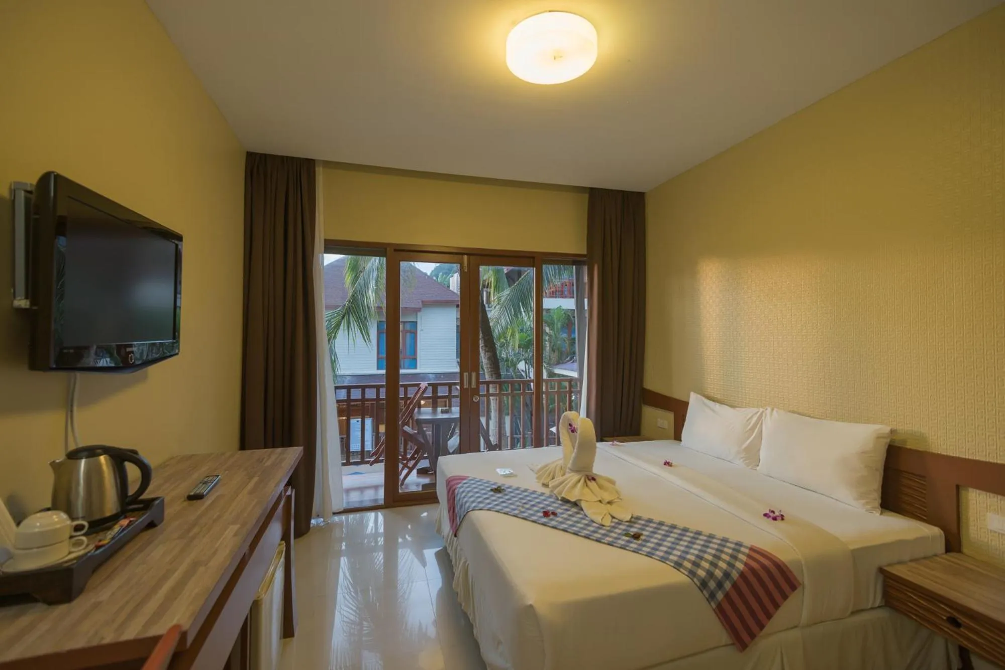 Photo of the whole room, Bed in Mac Resort Hotel