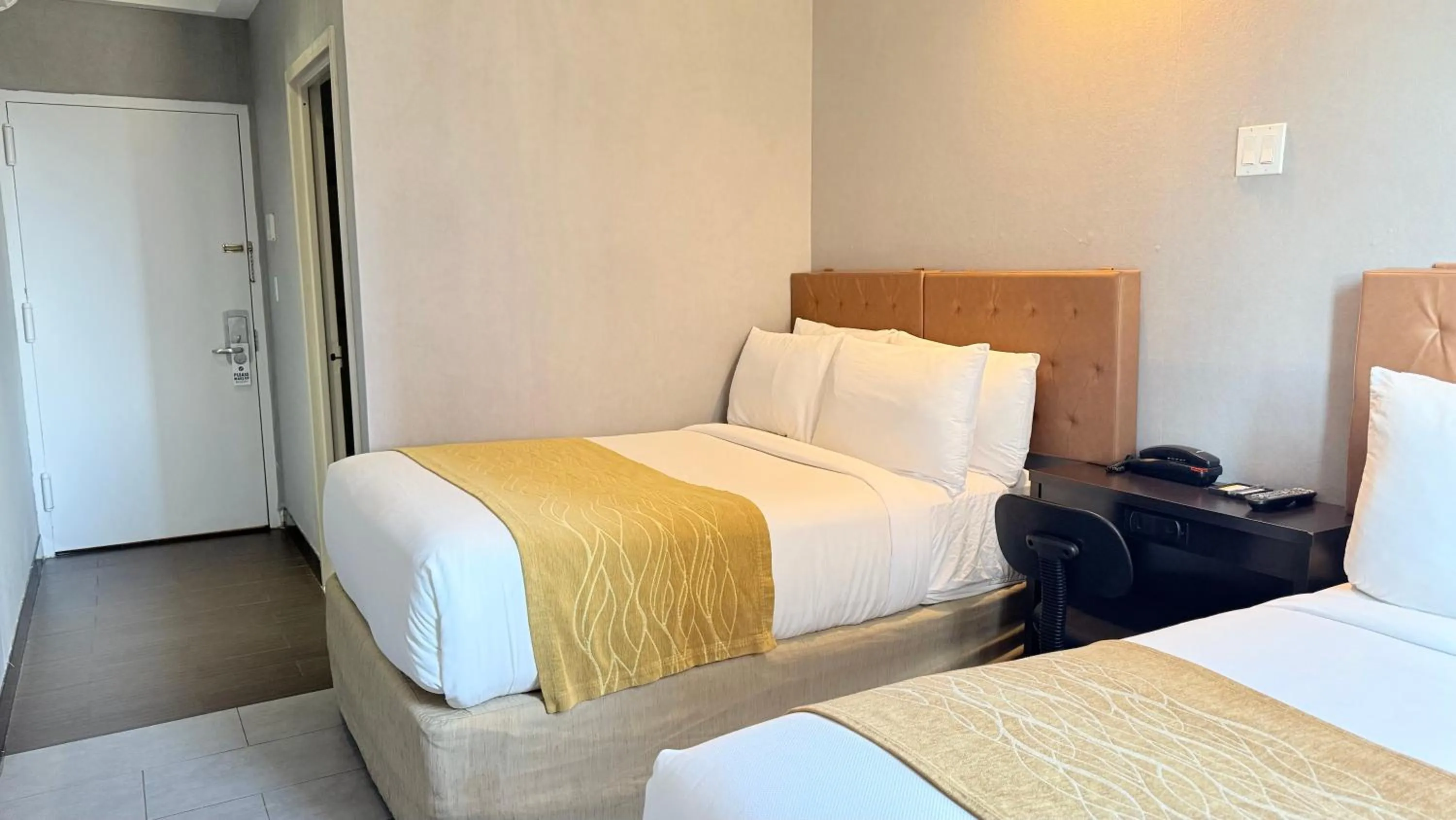 Photo of the whole room, Bed in Madison LES Hotel