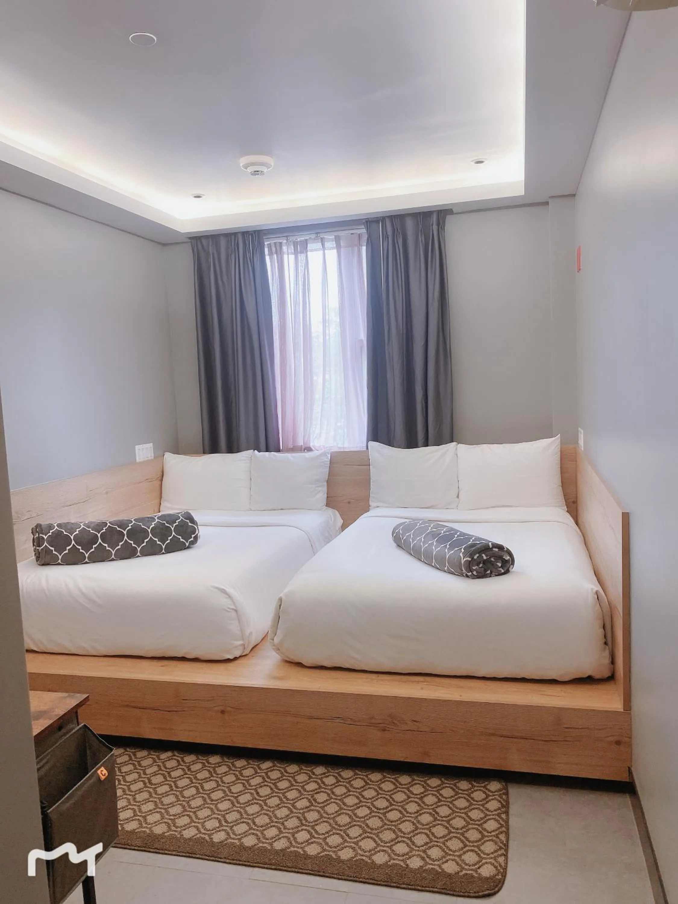 Photo of the whole room, Bed in Madison LES Hotel