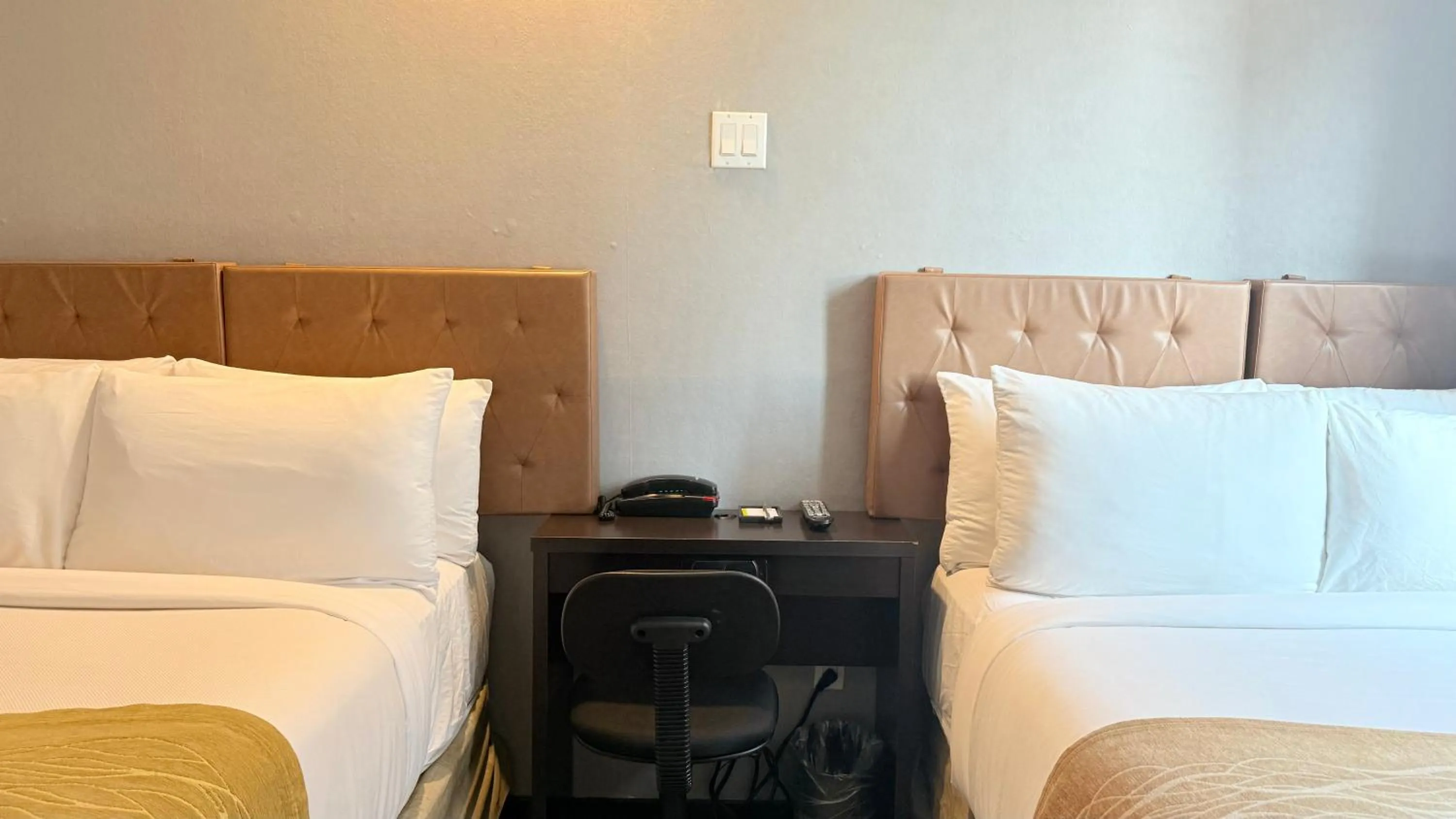 Photo of the whole room, Bed in Madison LES Hotel