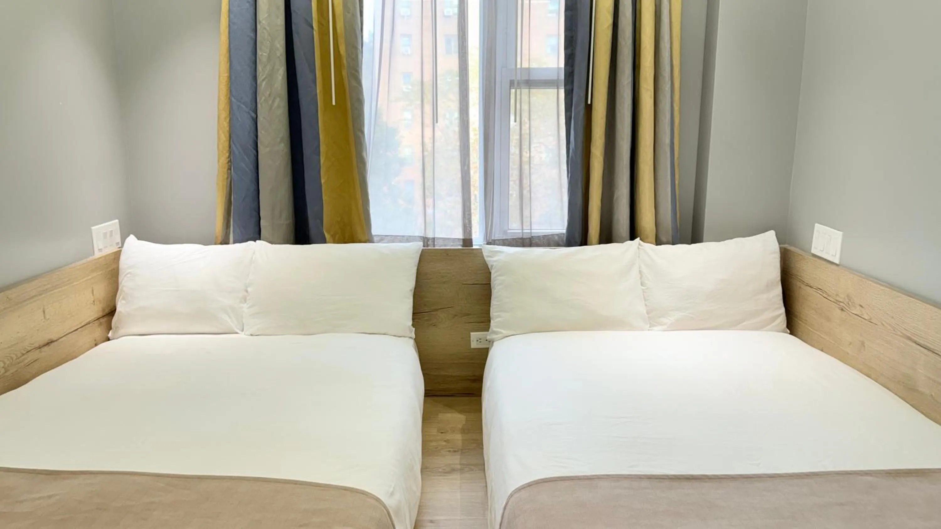 Photo of the whole room, Bed in Madison LES Hotel