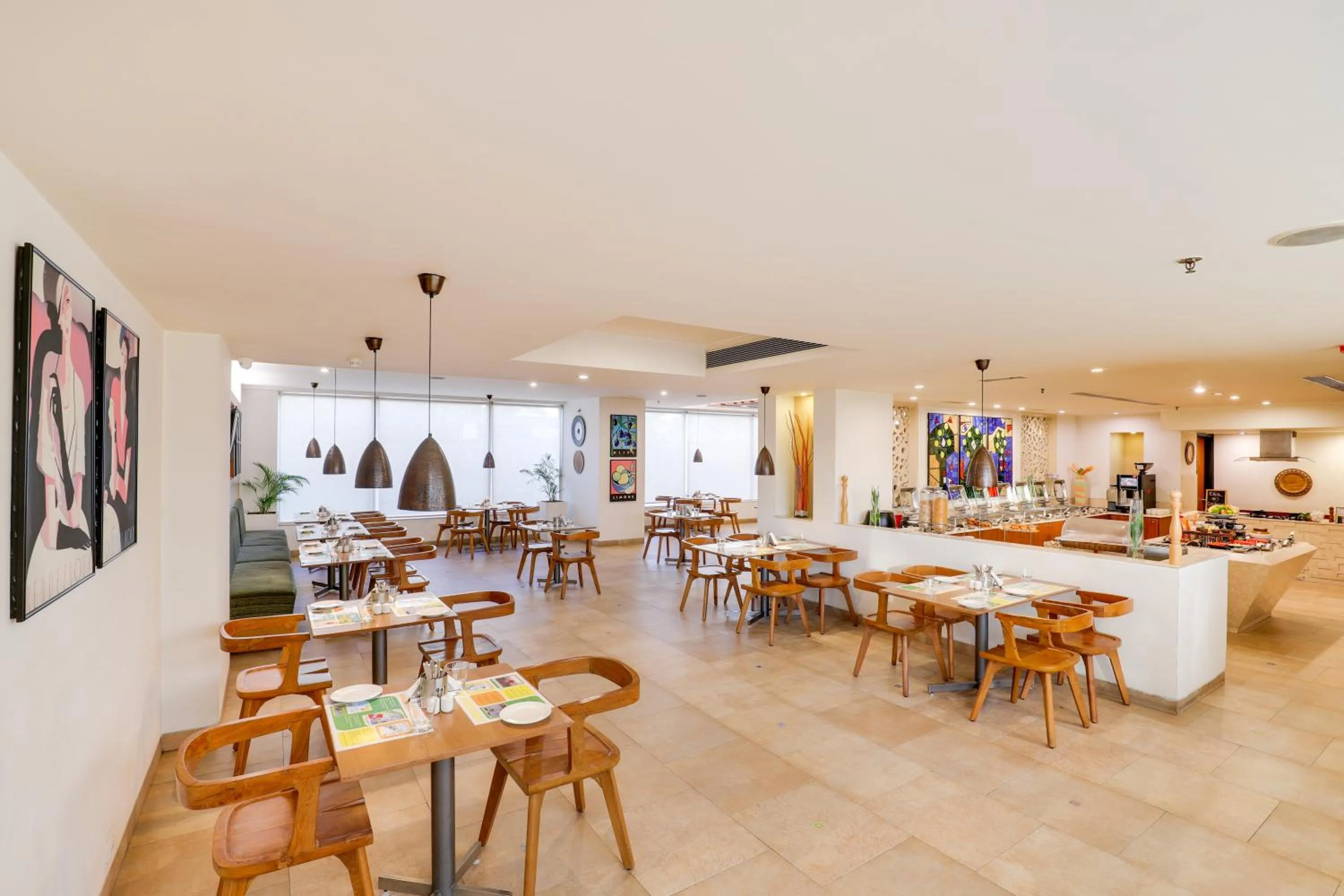 Restaurant/places to eat in Lemon Tree Hotel Chandigarh