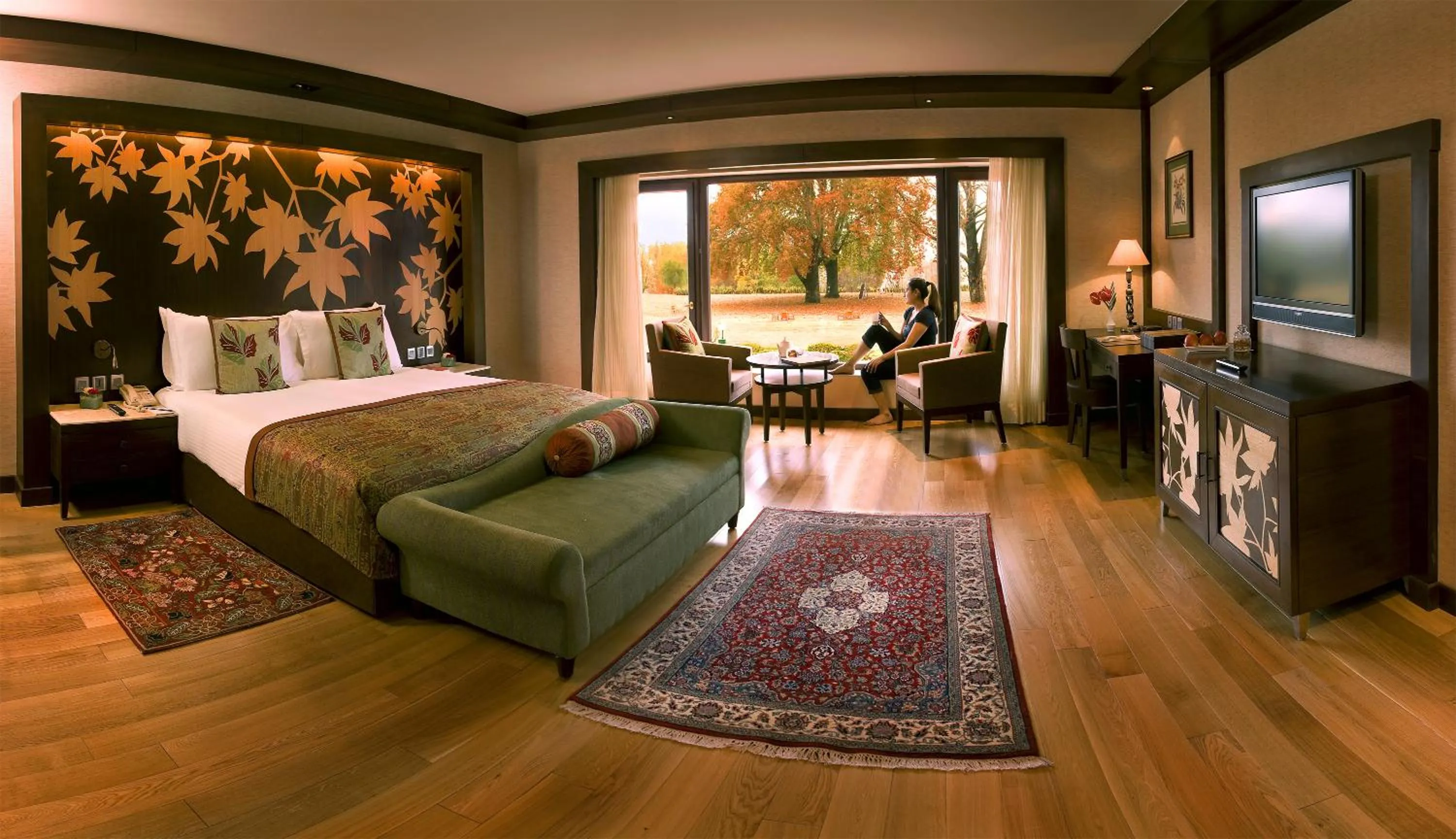 Photo of the whole room, Bed in The LaLit Grand Palace Srinagar