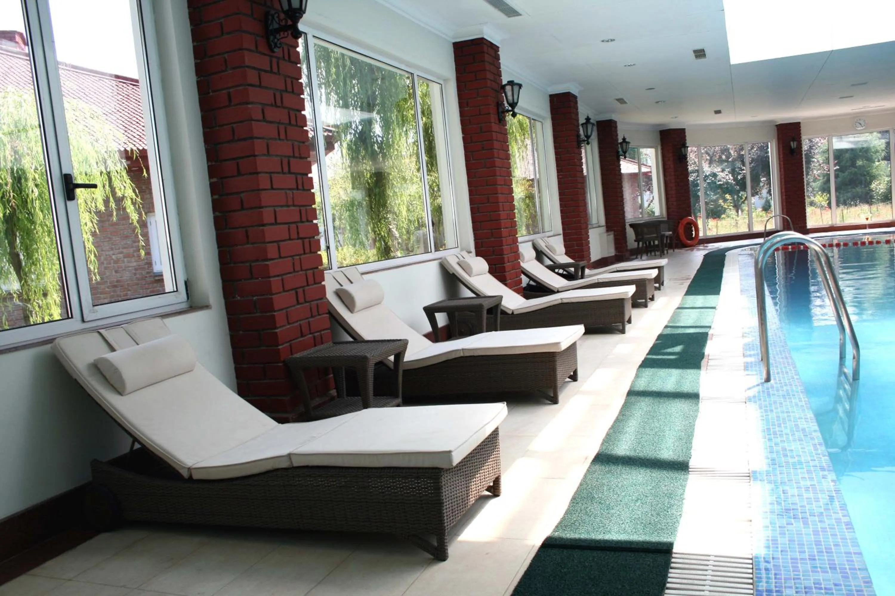 Swimming pool in The LaLit Grand Palace Srinagar