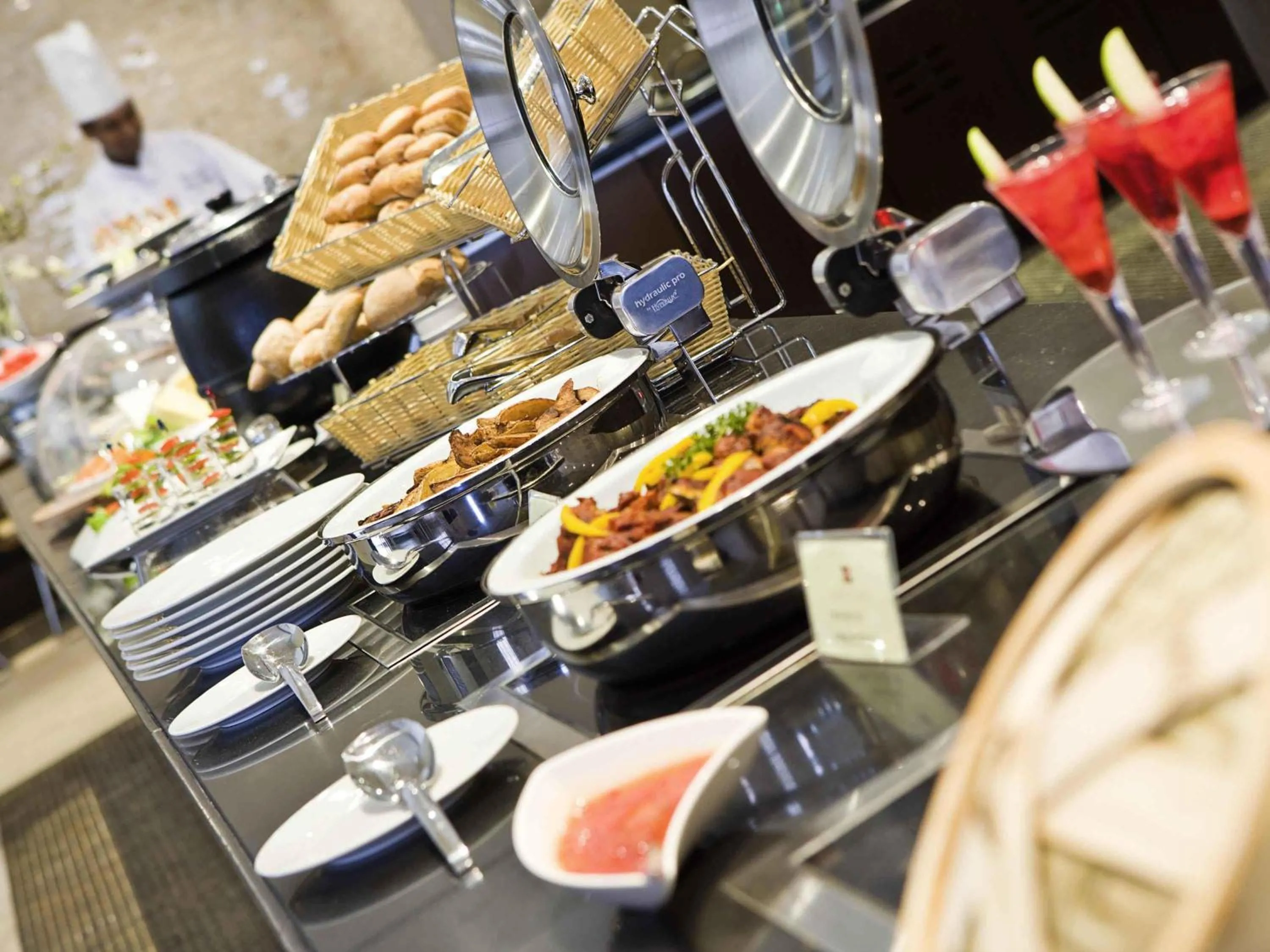 Restaurant/places to eat in Mercure Gold Hotel Jumeirah Dubai by Accor