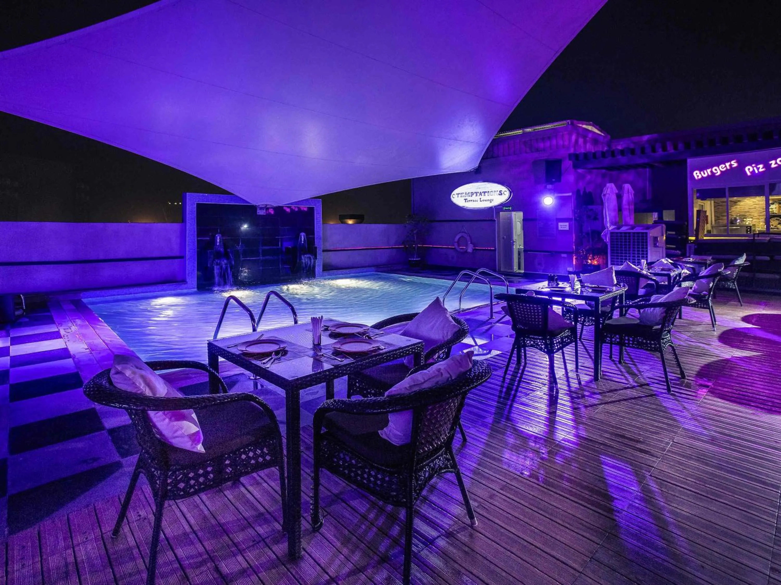 Restaurant/places to eat in Mercure Gold Hotel Jumeirah Dubai by Accor