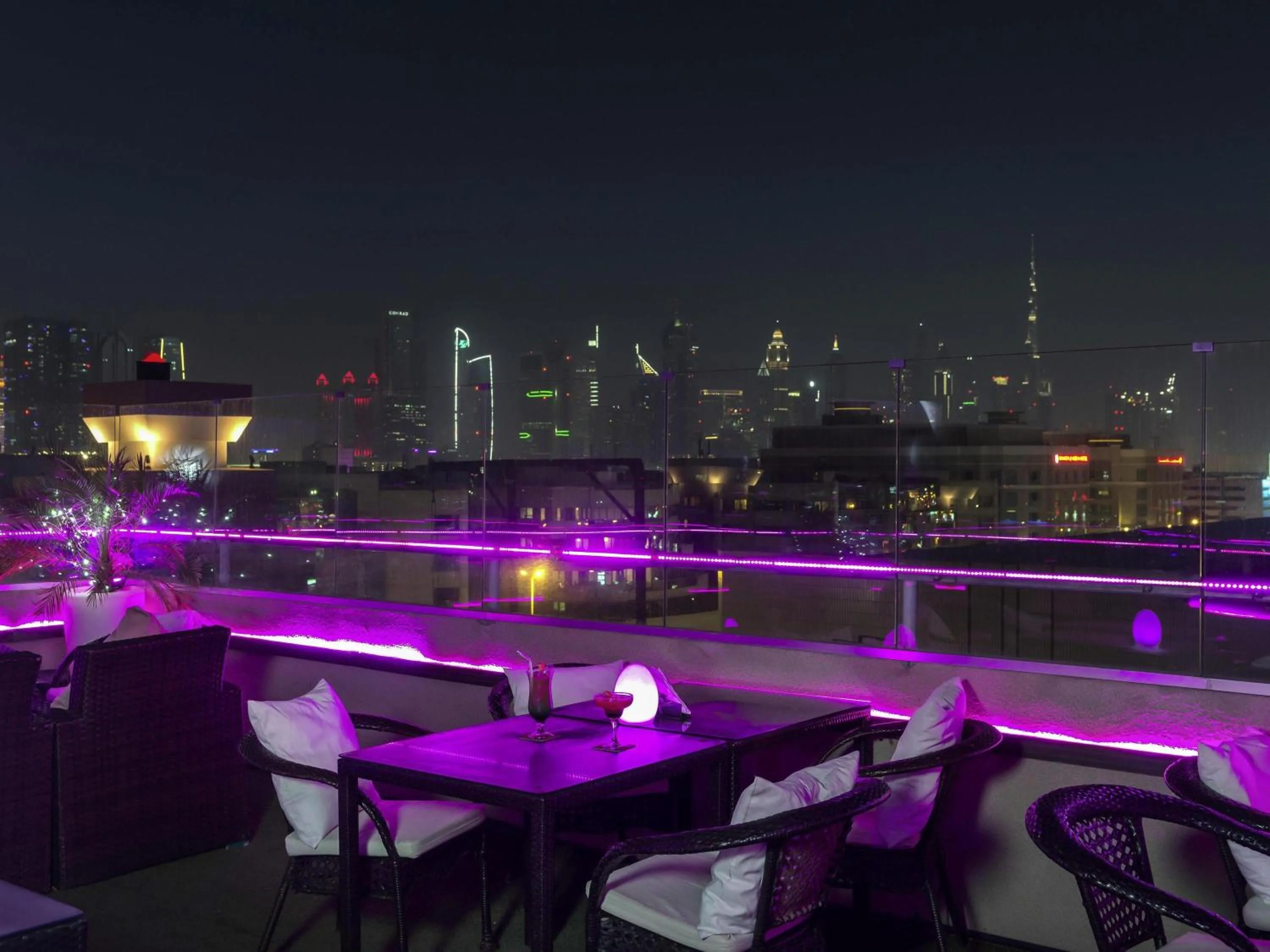 Restaurant/places to eat in Mercure Gold Hotel Jumeirah Dubai by Accor