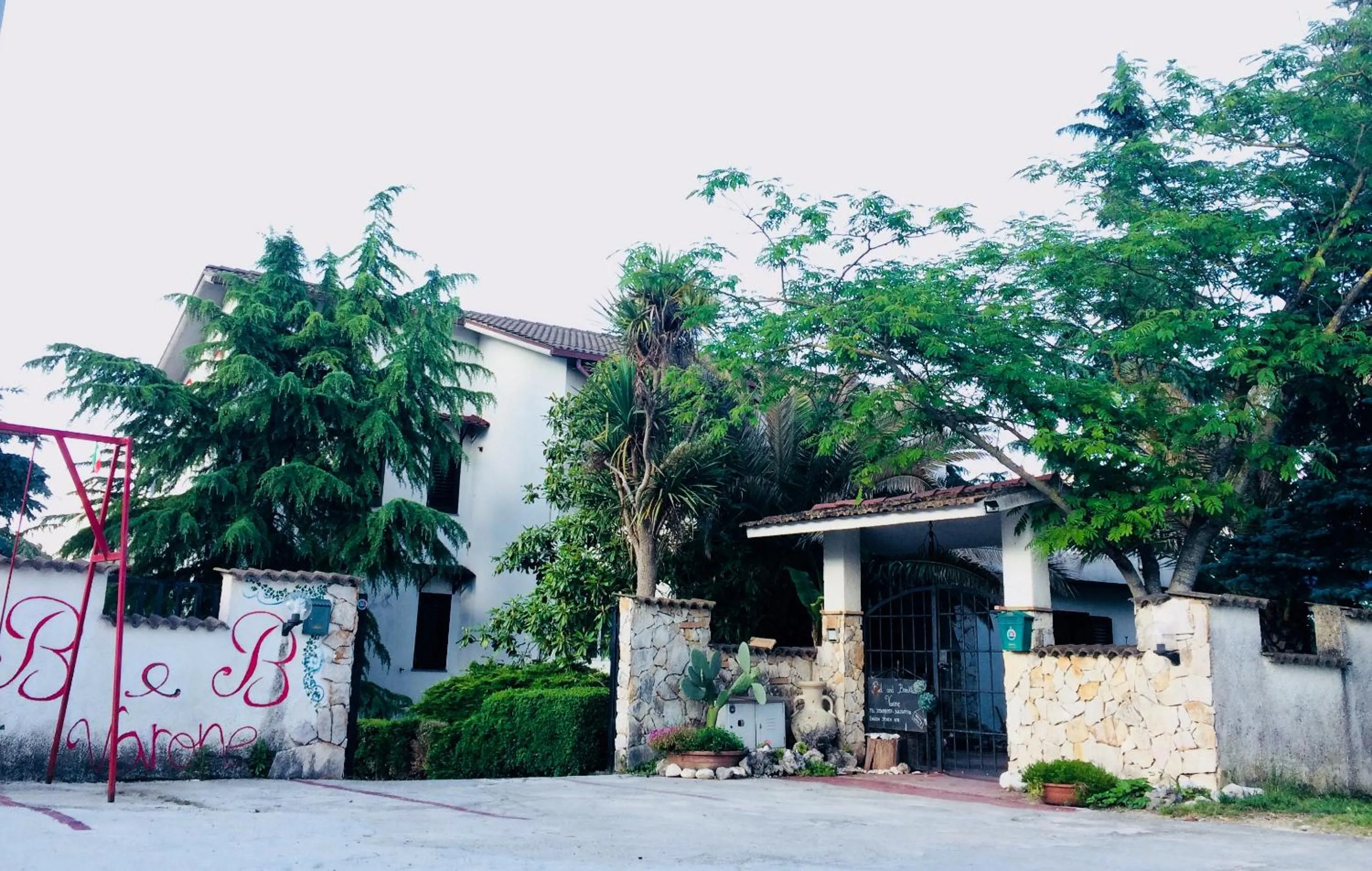 Property building in Affittacamere Varone