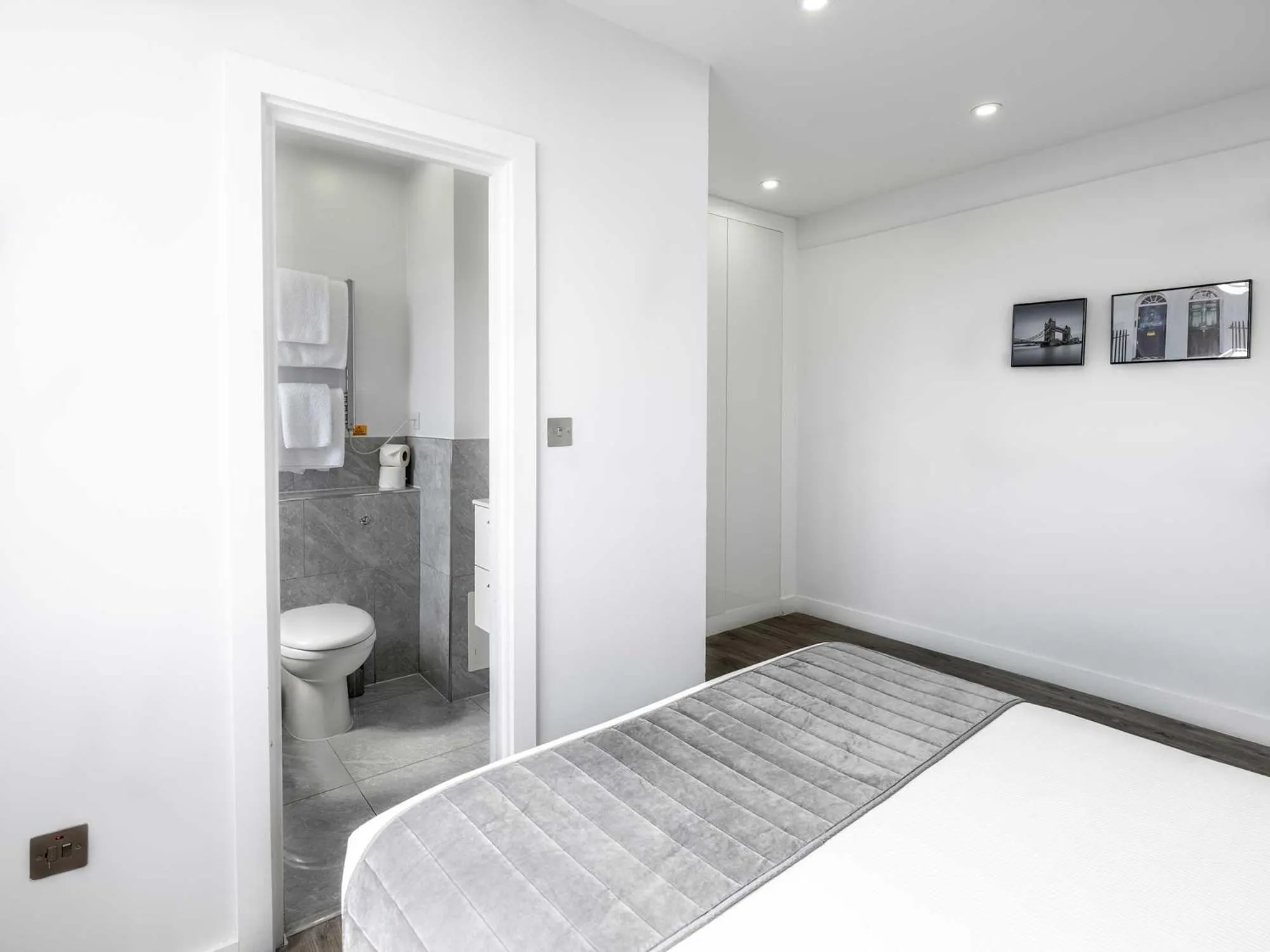 Toilet, Bed in Chelsea Cloisters Serviced Apartments