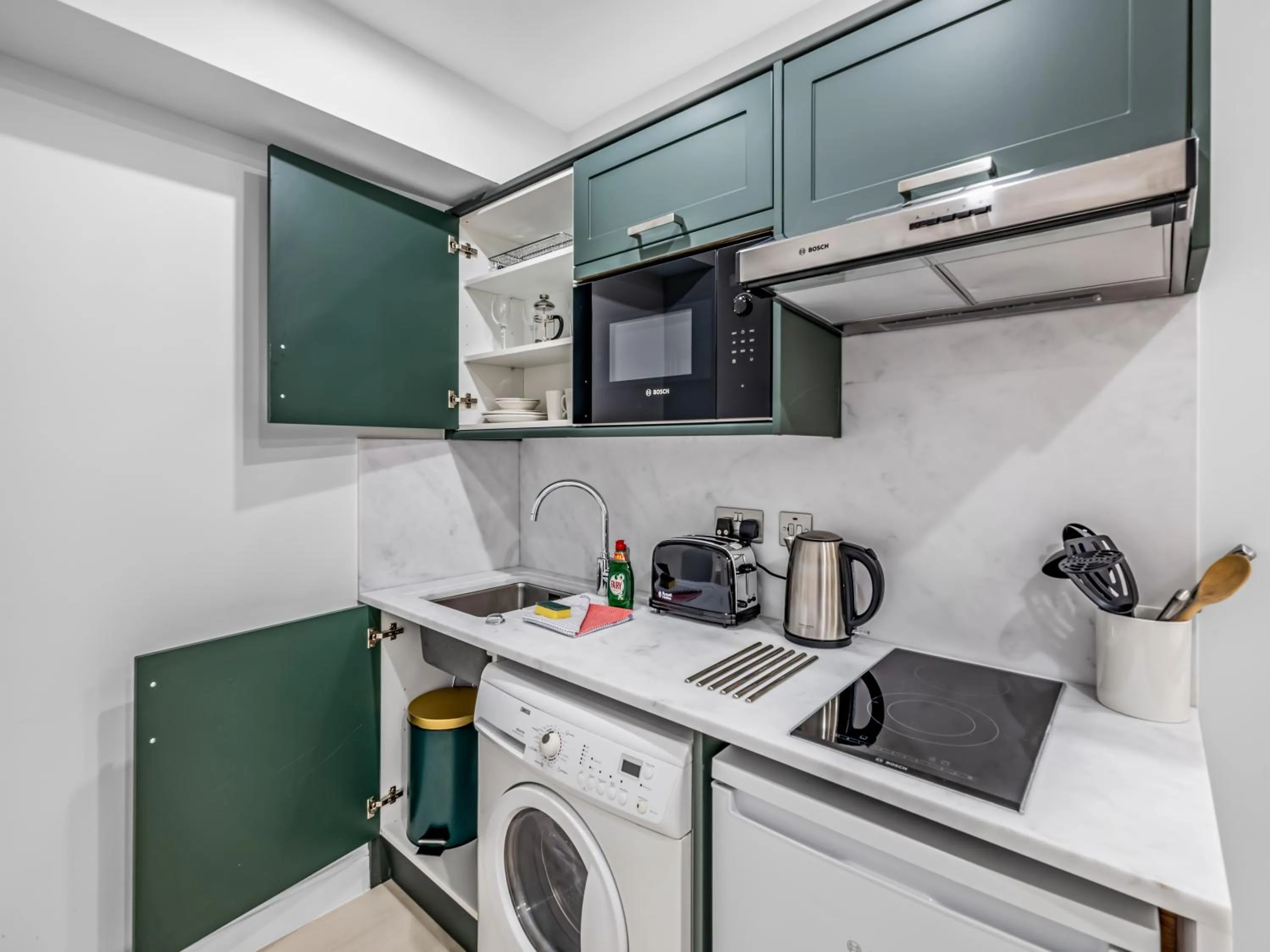 Kitchen or kitchenette in Chelsea Cloisters Serviced Apartments