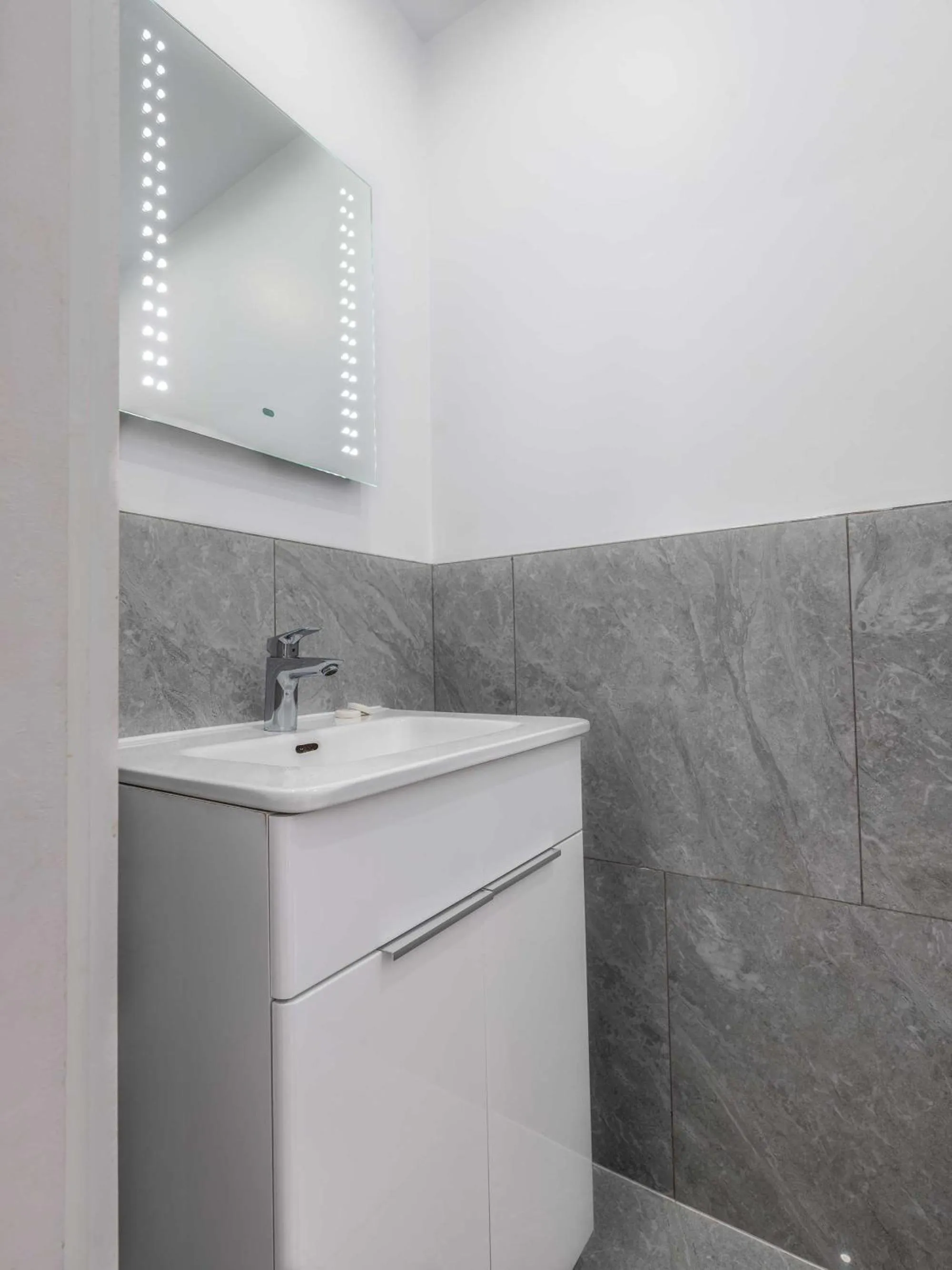 Bathroom in Chelsea Cloisters Serviced Apartments
