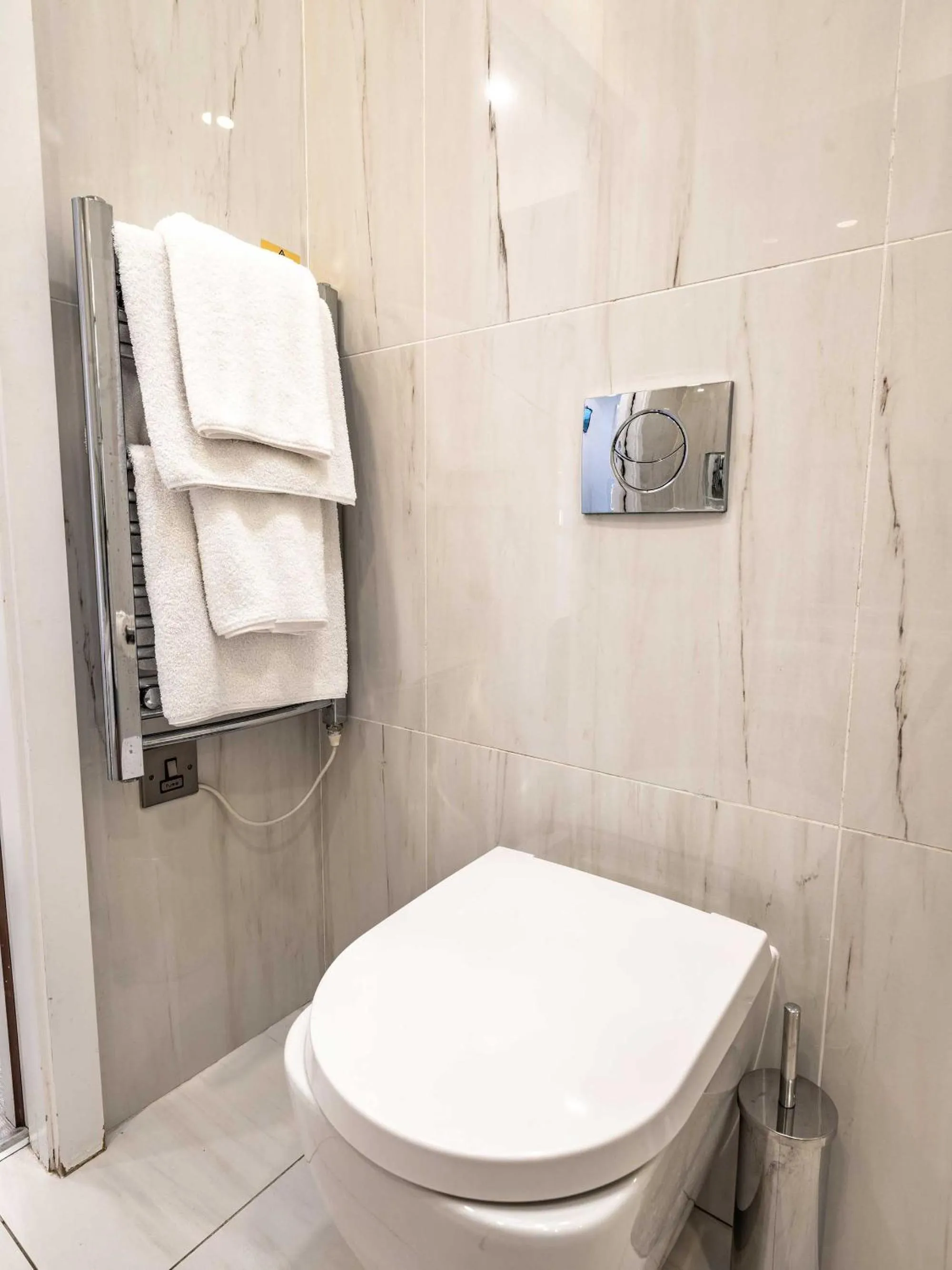 Toilet in Chelsea Cloisters Serviced Apartments