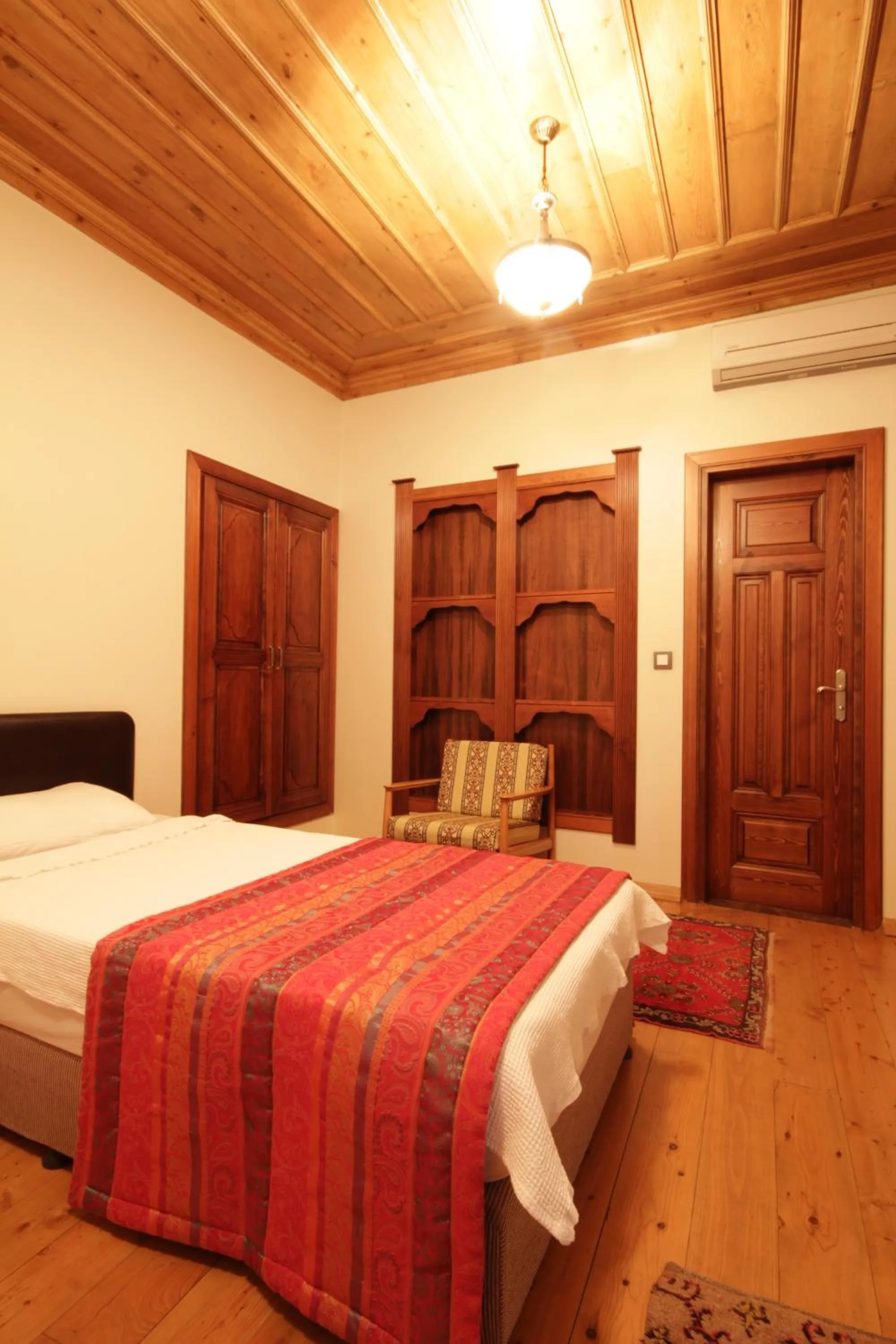 Photo of the whole room, Bed in Konya Dervish Hotel