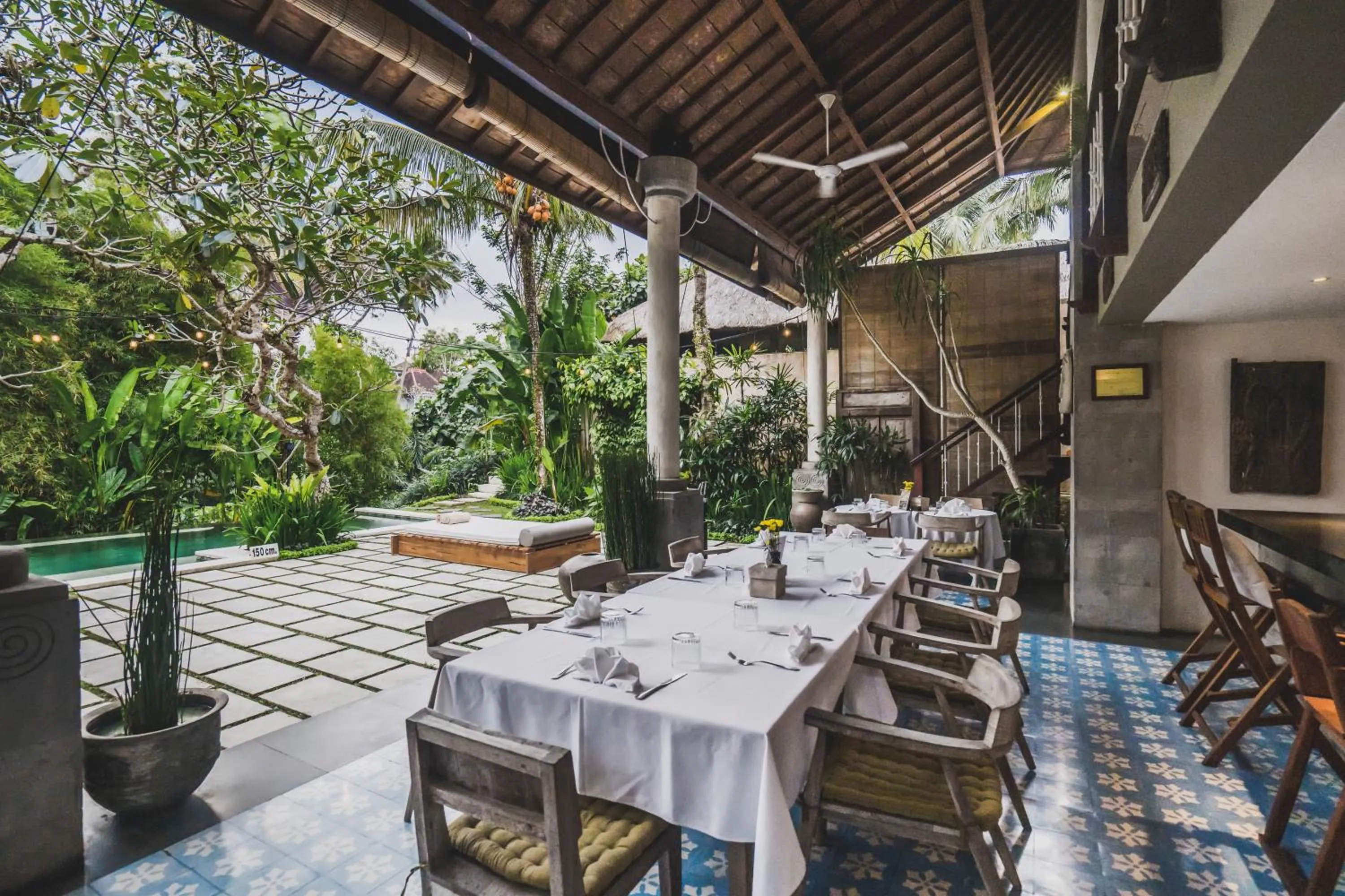 Restaurant/places to eat in Luwak Estate