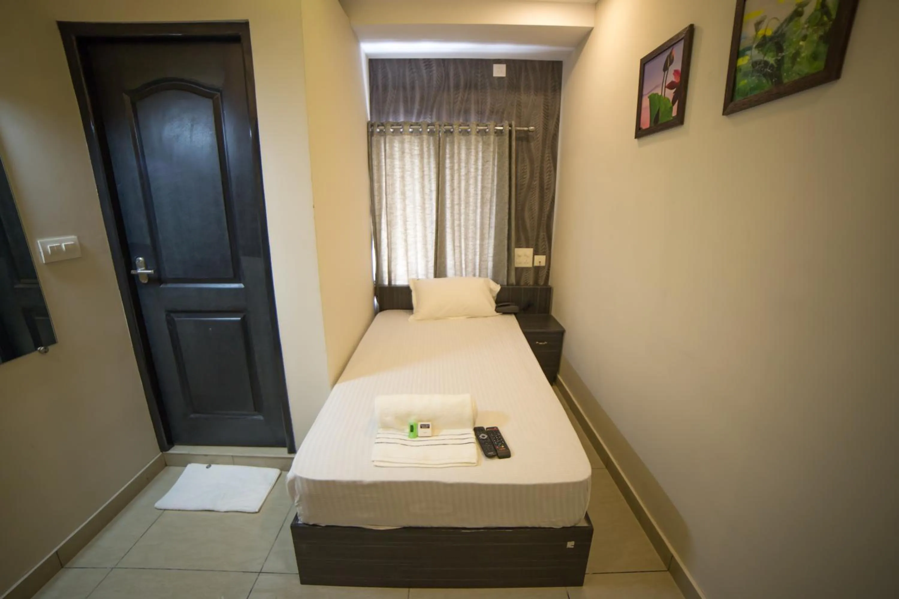 Bedroom, Bed in South Gate Residency