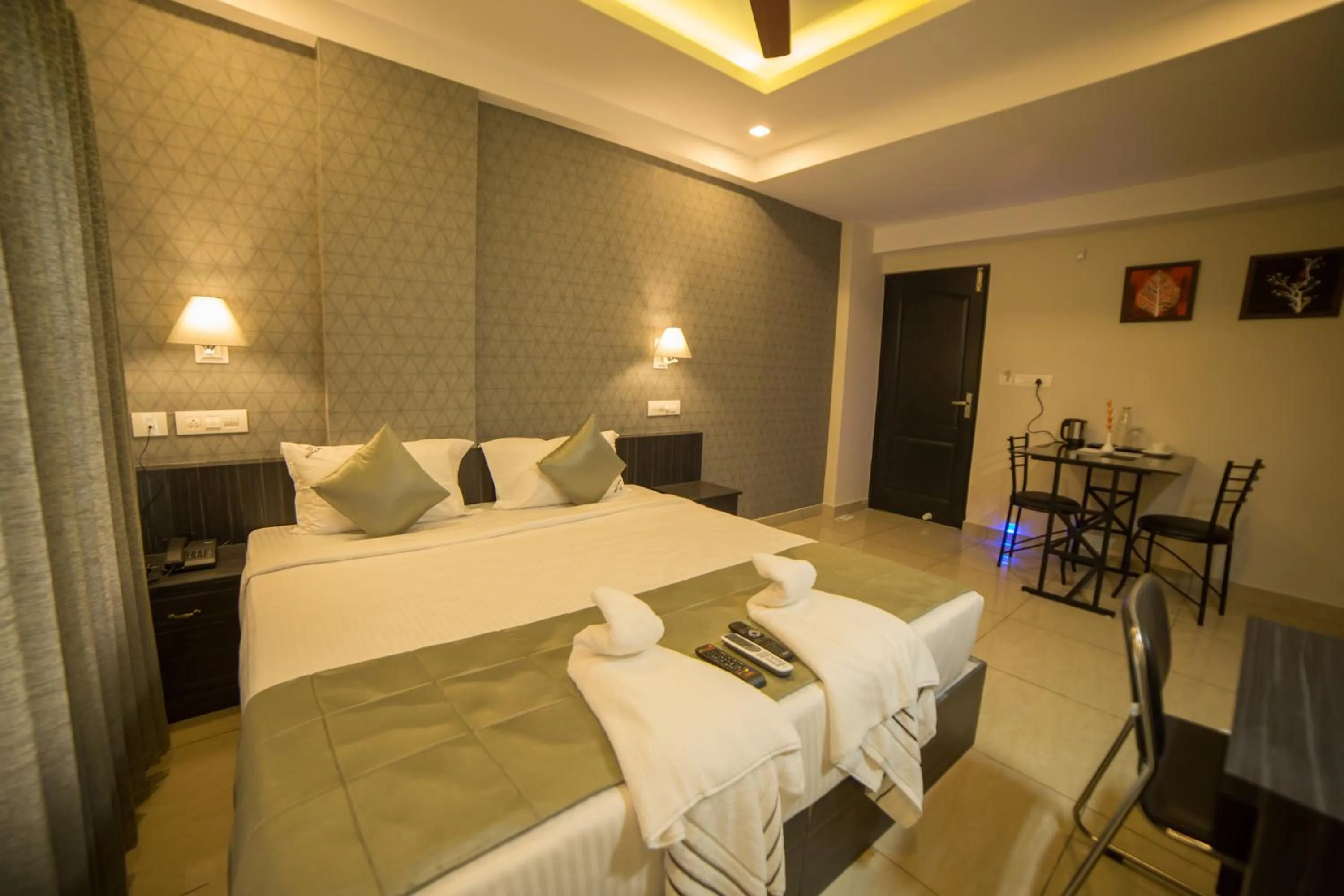 Photo of the whole room, Bed in South Gate Residency