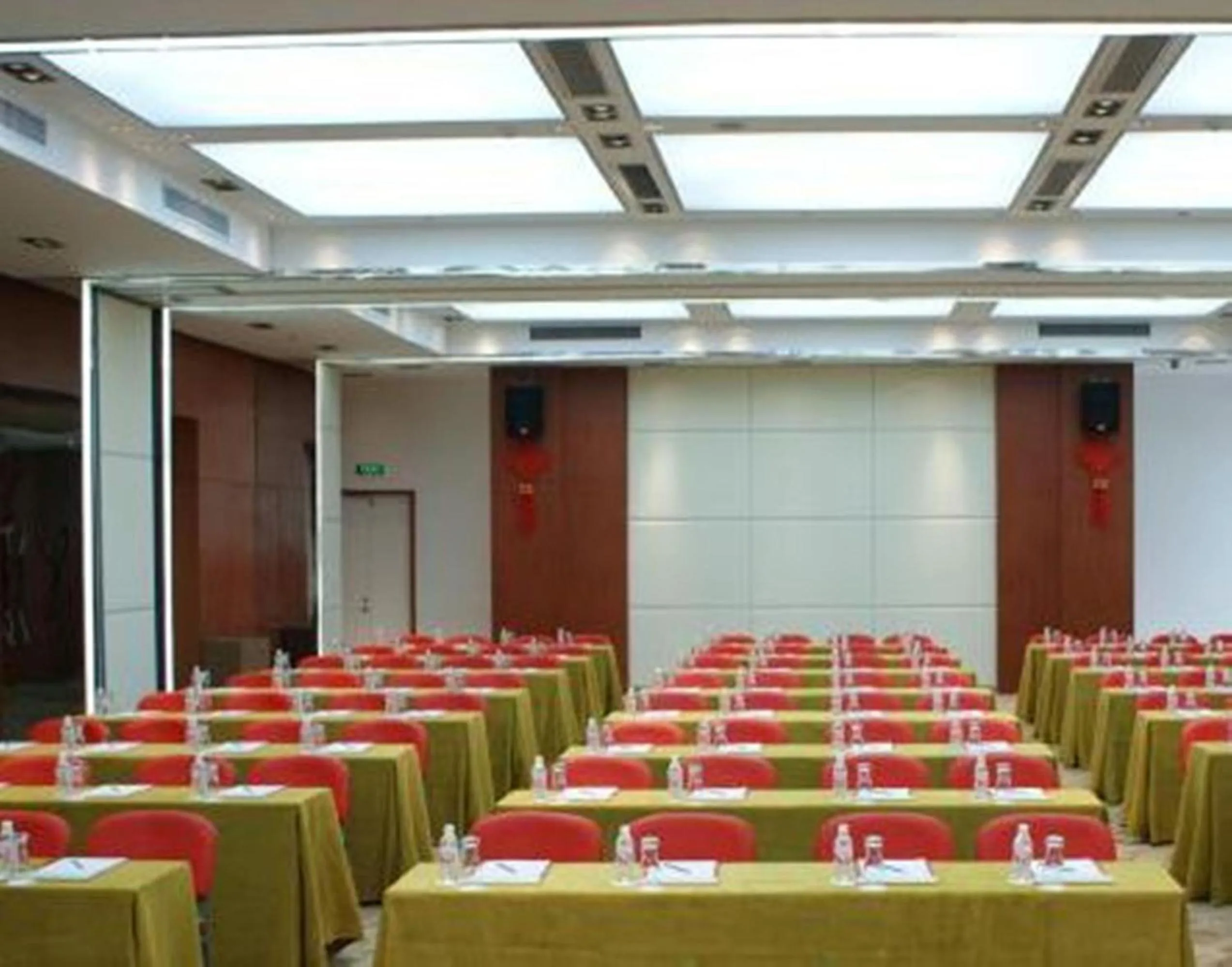 Meeting/conference room in Ramada Plaza by Wyndham Hangzhou Riverside