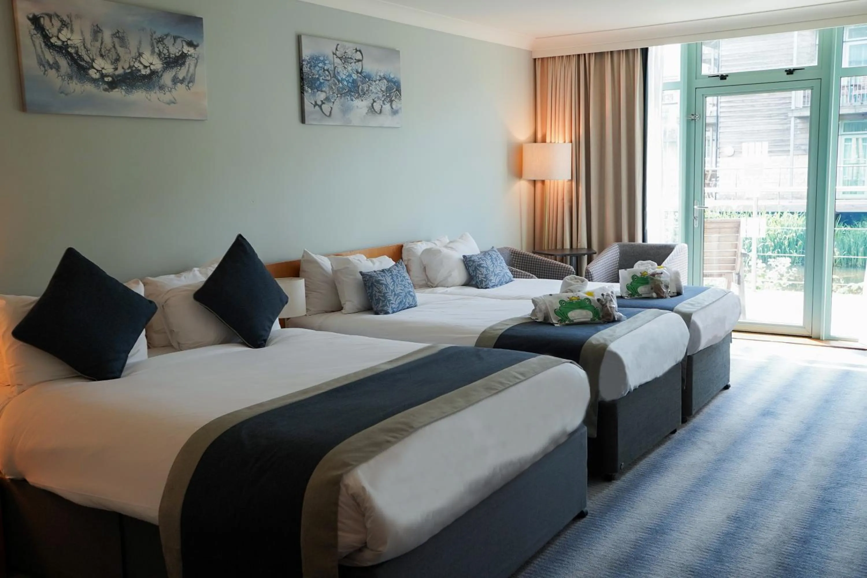 Family, Bed in De Vere Cotswold Water Park