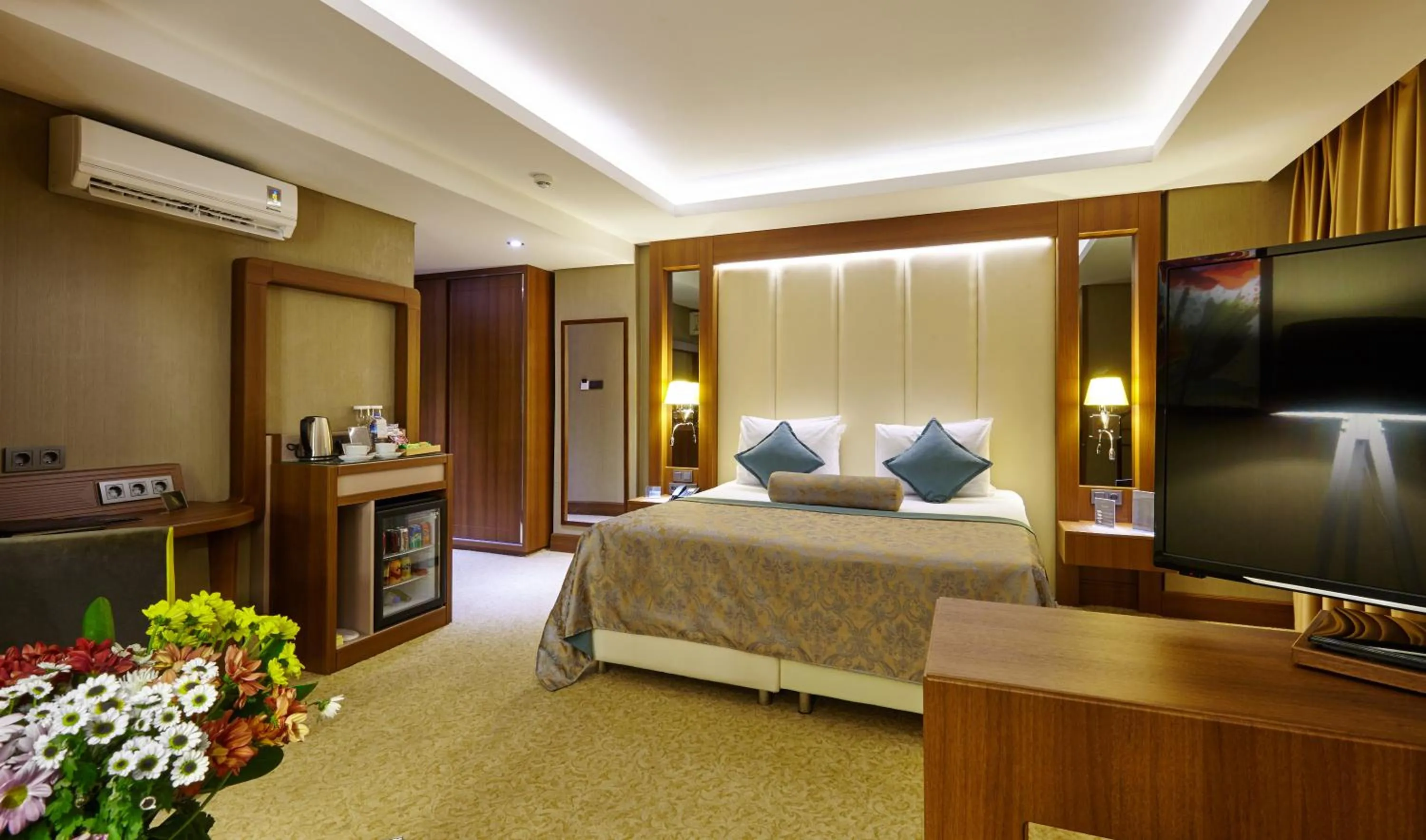 Photo of the whole room, Bed in Buruciye Hotel