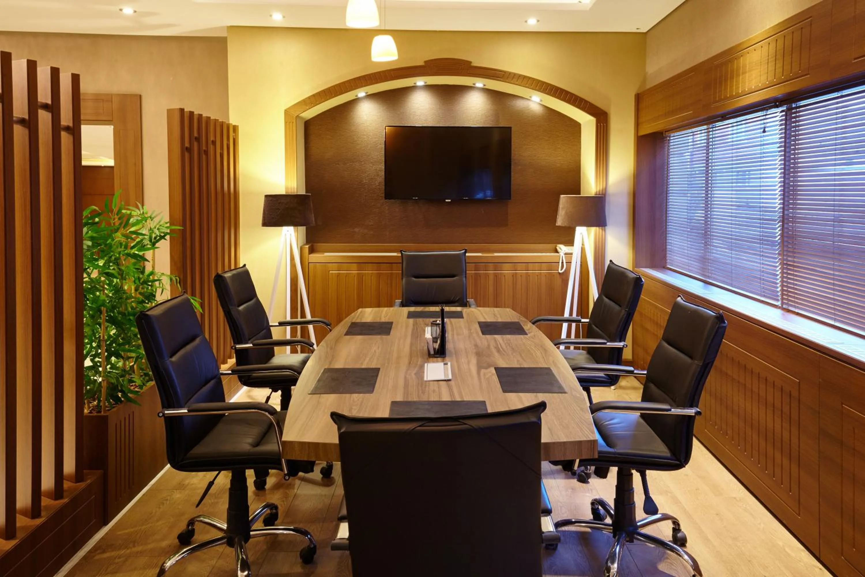 Communal lounge/ TV room in Buruciye Hotel