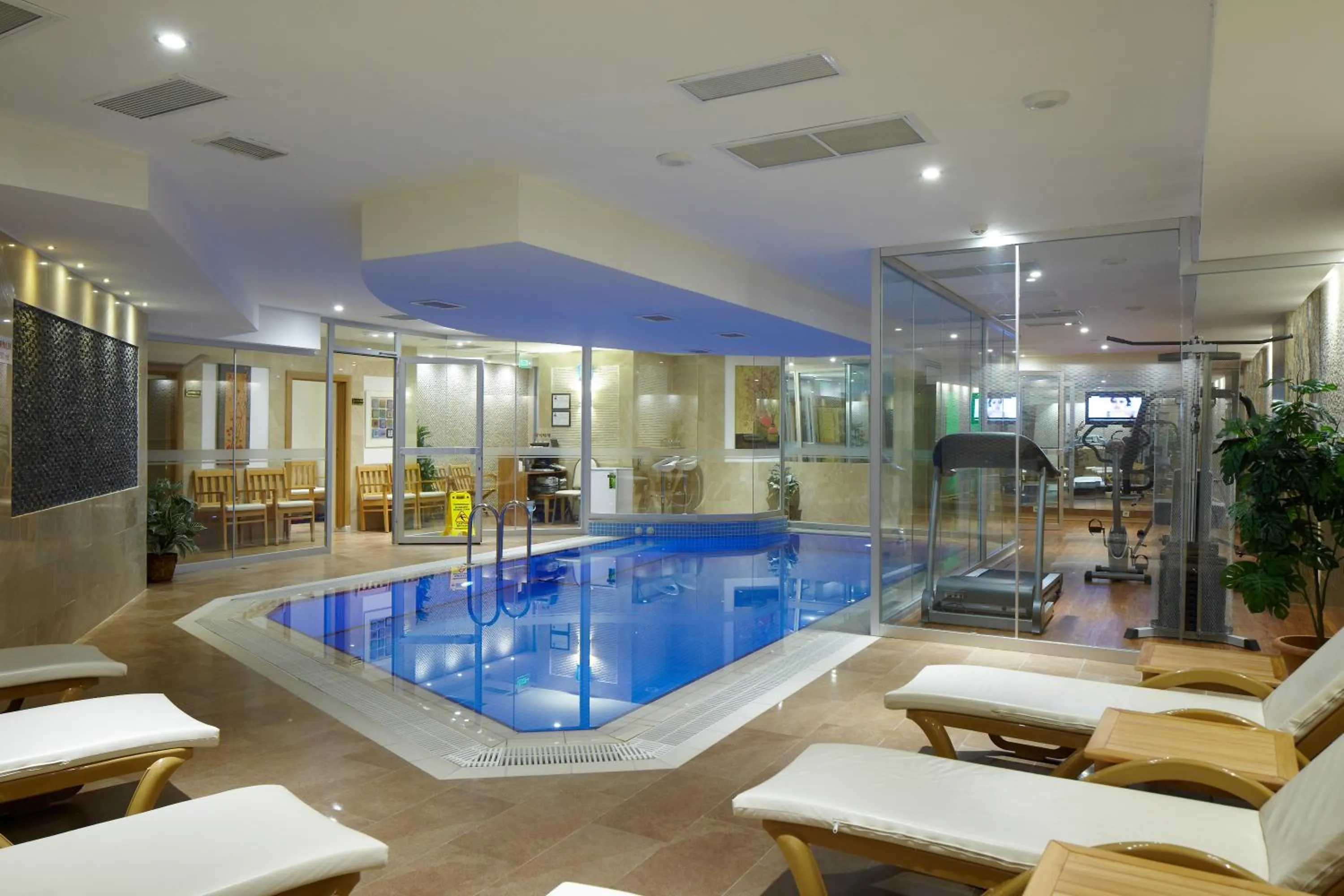 Swimming pool in Buruciye Hotel