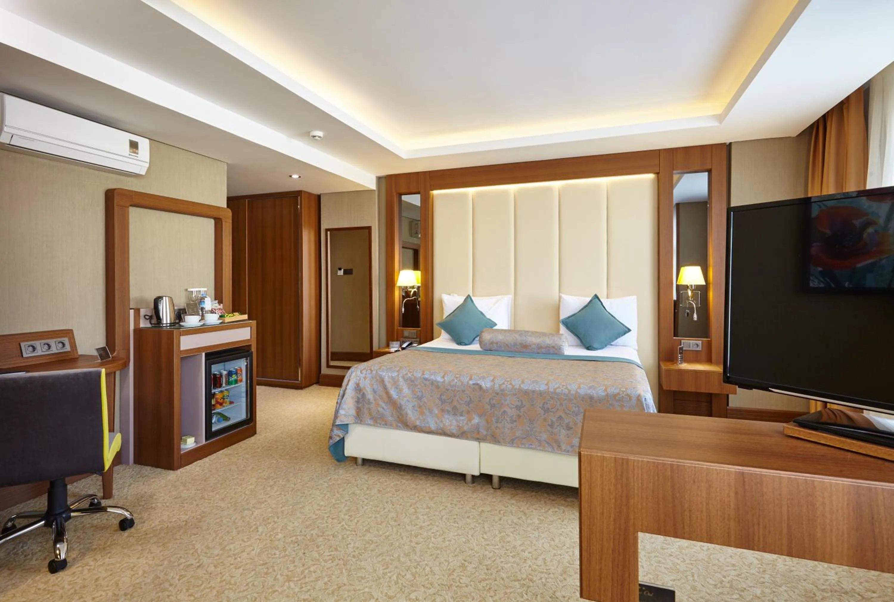 Photo of the whole room, Bed in Buruciye Hotel