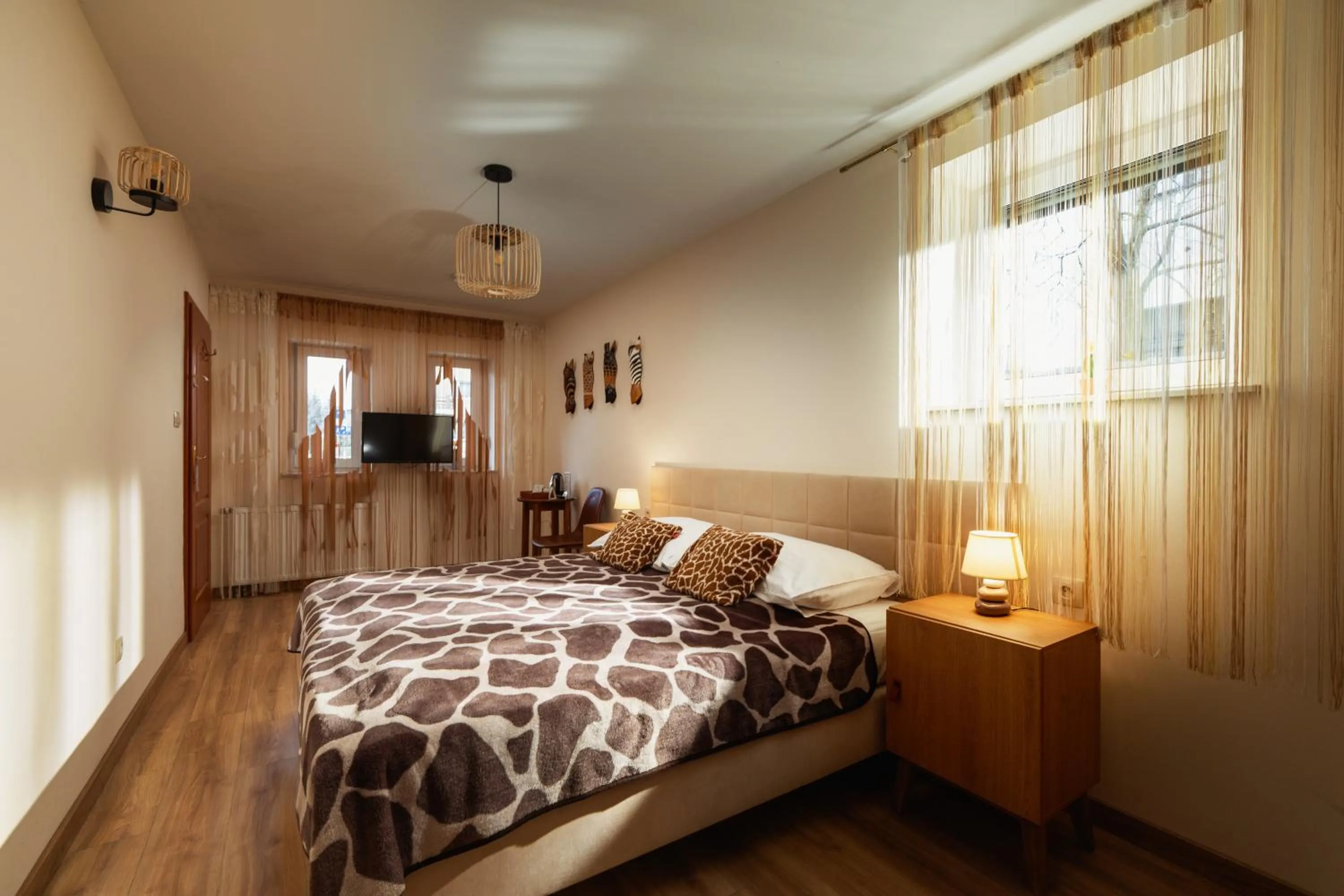 Bed in Villa Toscania-check in 24h