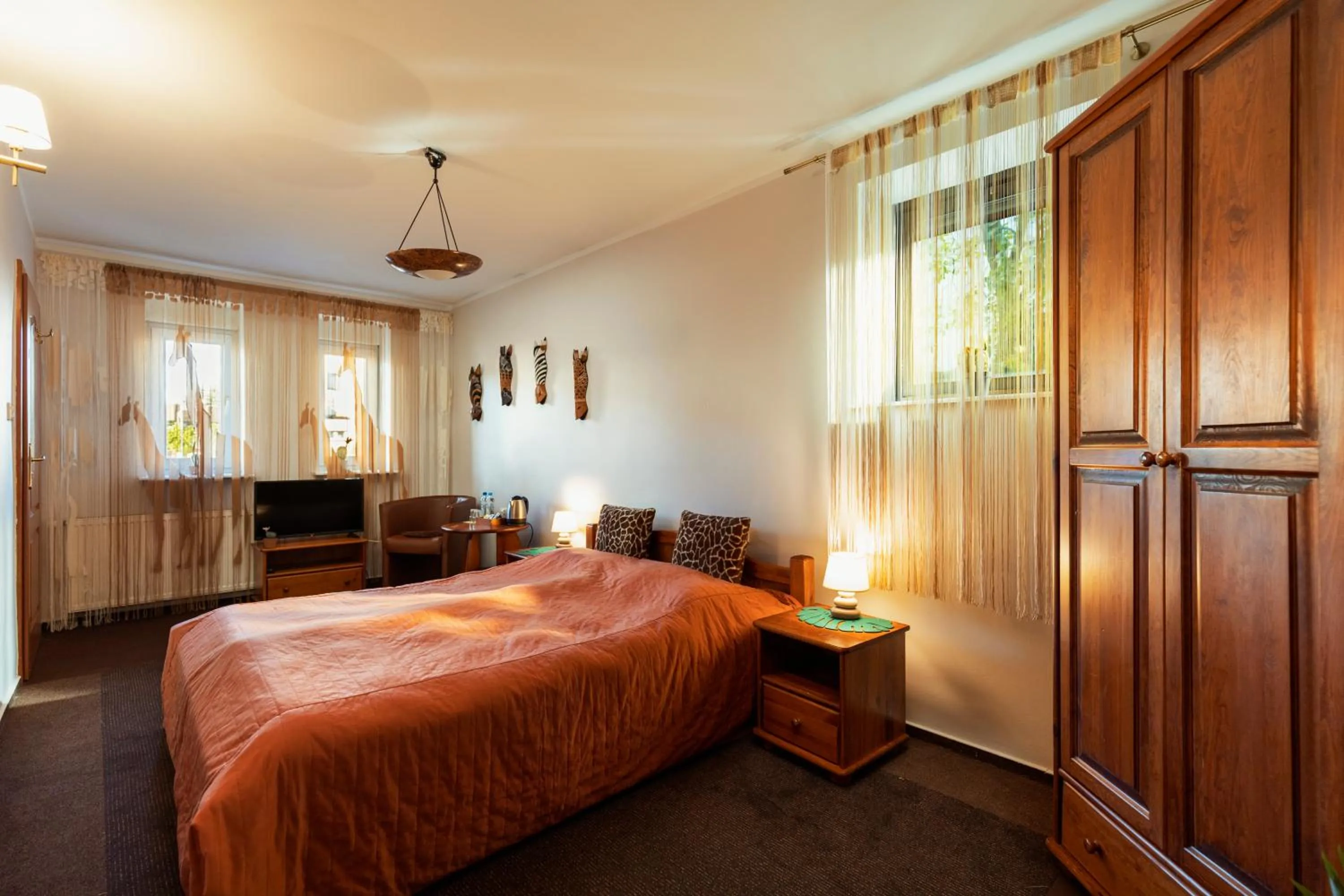 Bed in Villa Toscania-check in 24h