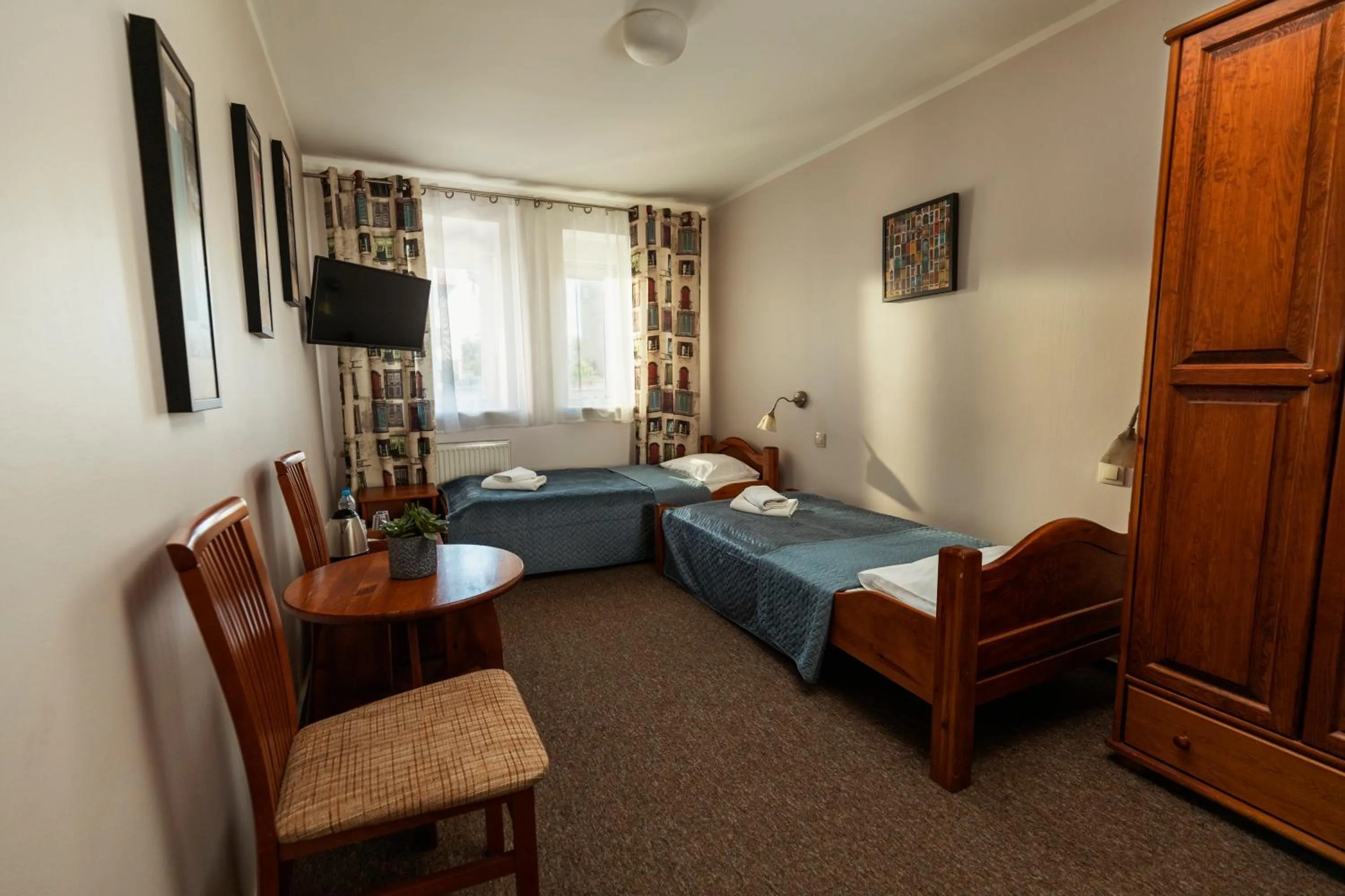 Bed in Villa Toscania-check in 24h