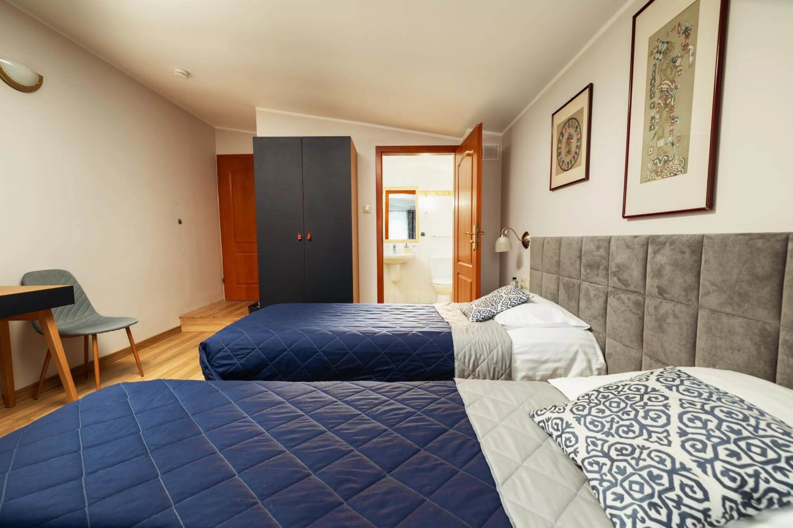 Bed in Villa Toscania-check in 24h