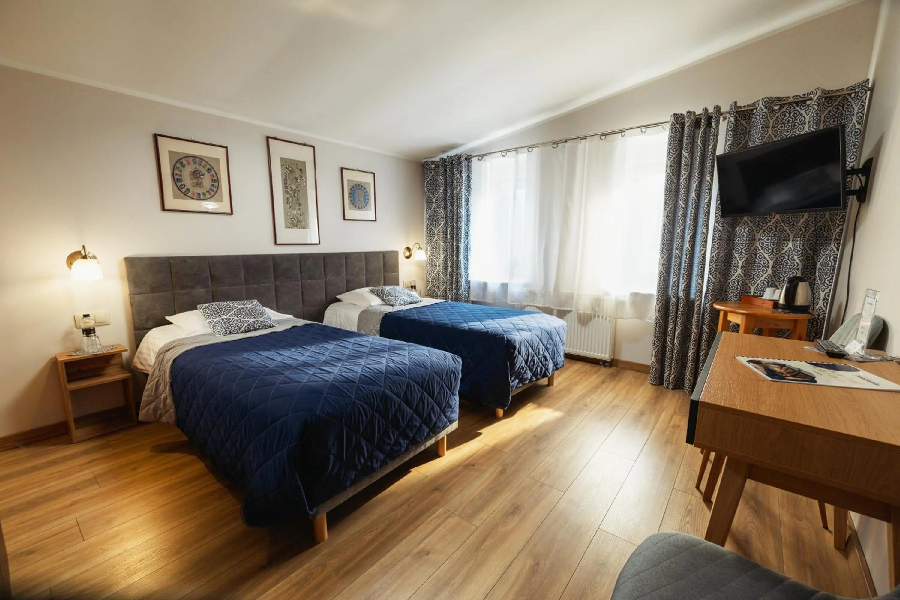 Bed in Villa Toscania-check in 24h