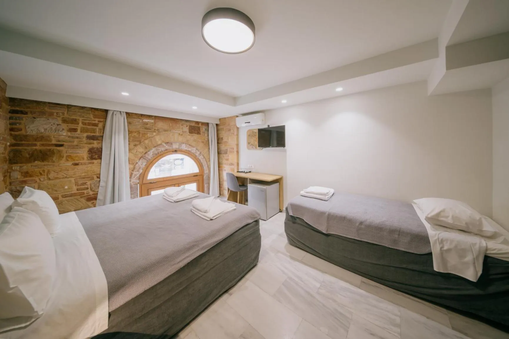 Bedroom, Bed in Chios City Inn