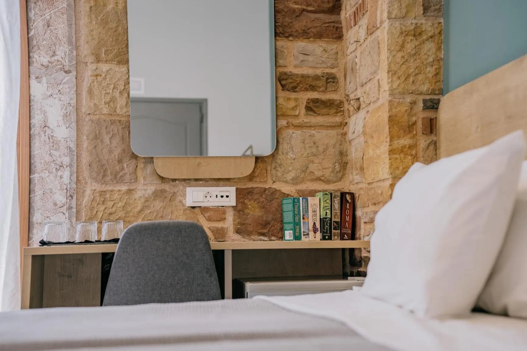 Photo of the whole room, Bed in Chios City Inn