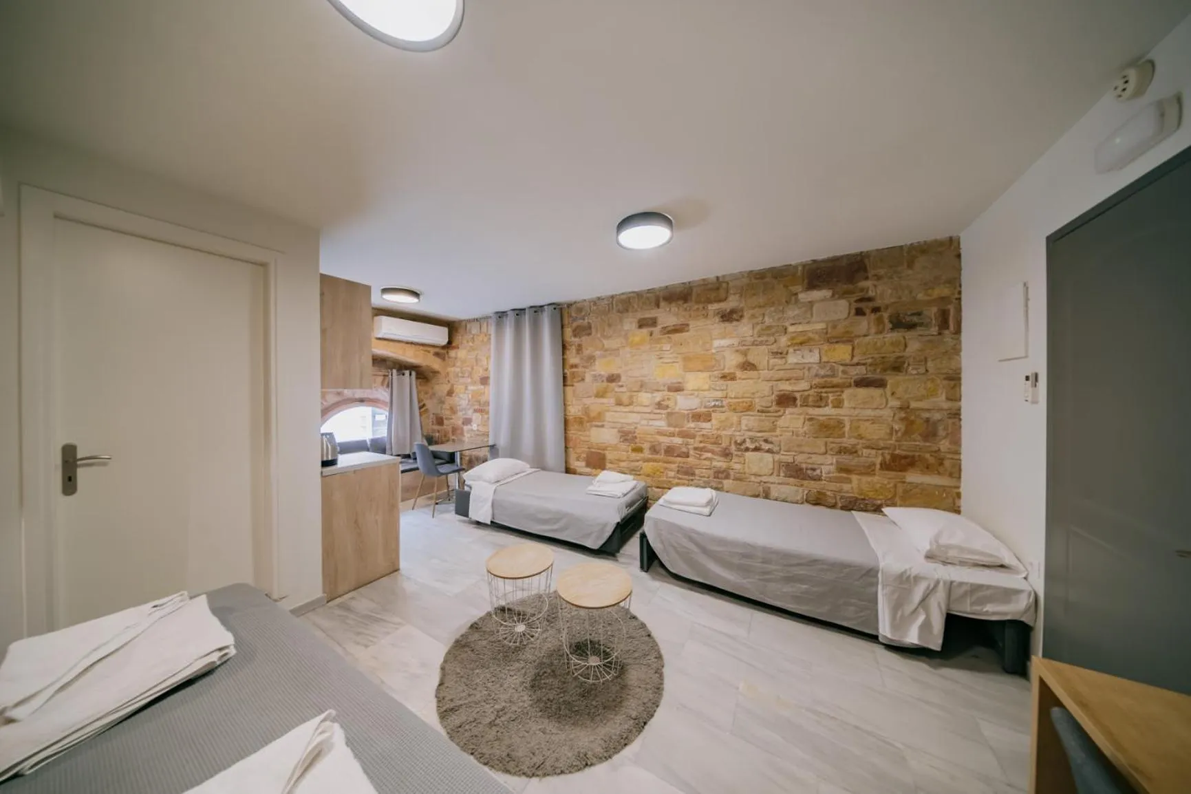 Photo of the whole room, Bed in Chios City Inn