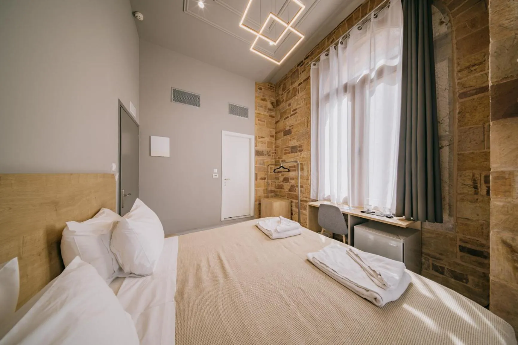 Photo of the whole room, Bed in Chios City Inn